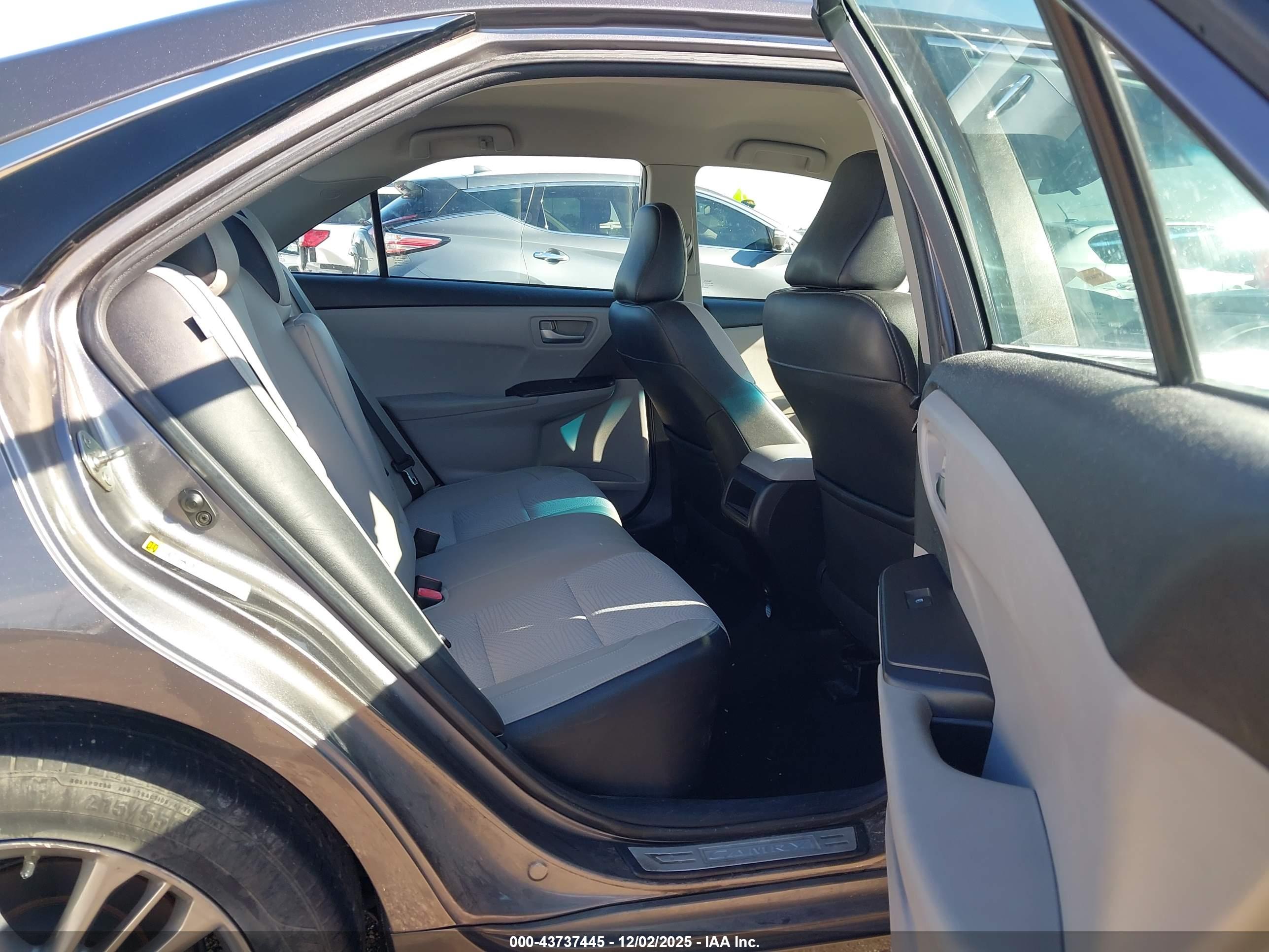 TOYOTA CAMRY image 8