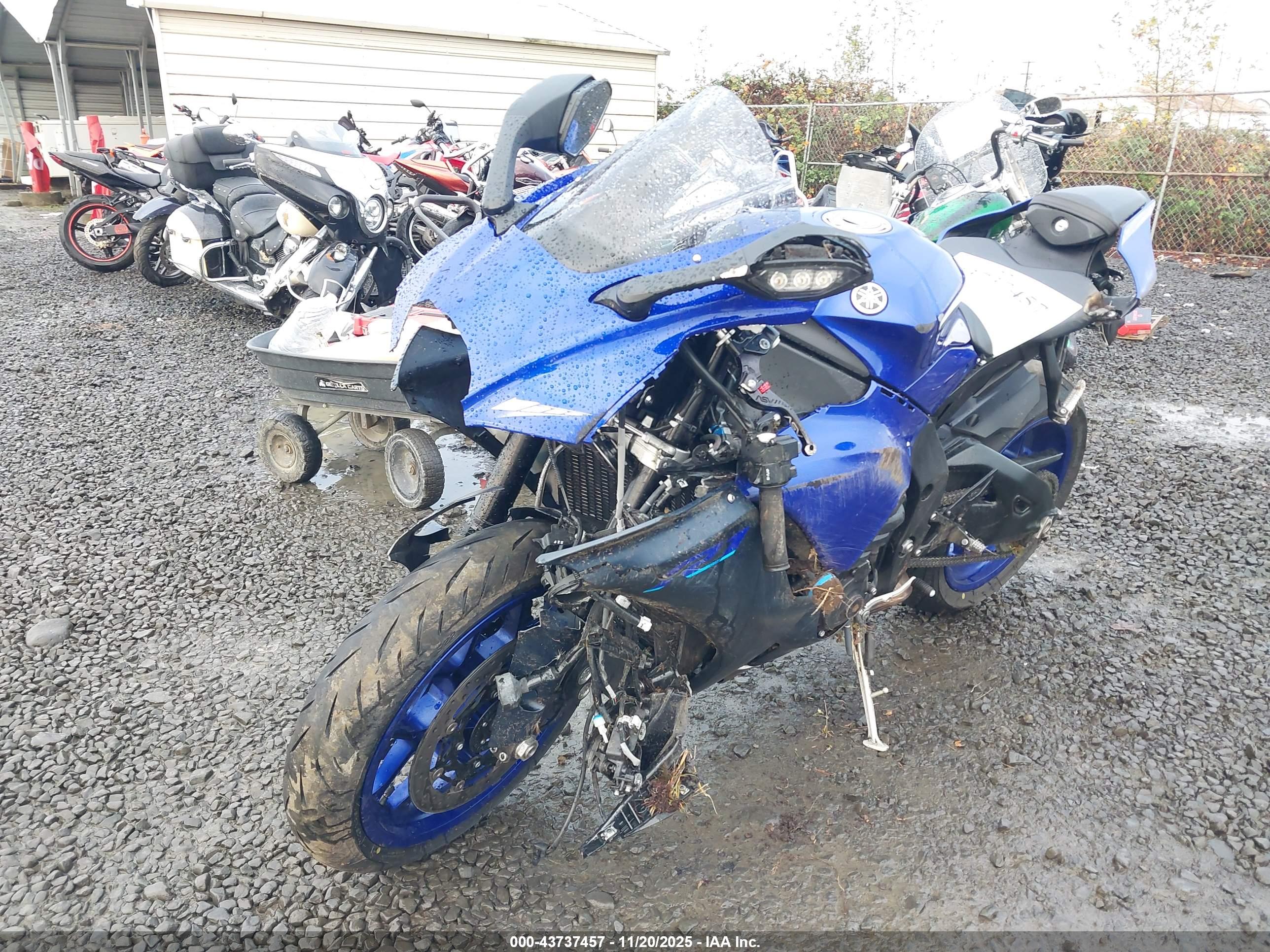 YAMAHA YZFR1 image 2