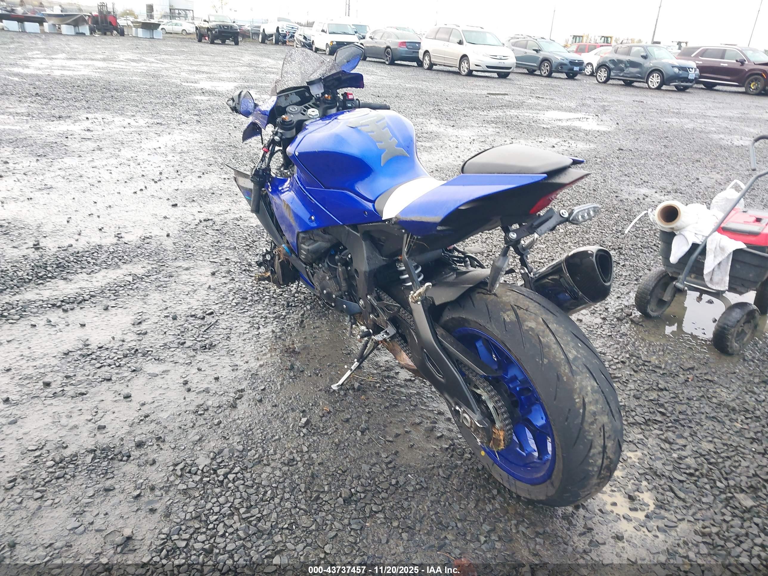 YAMAHA YZFR1 image 3