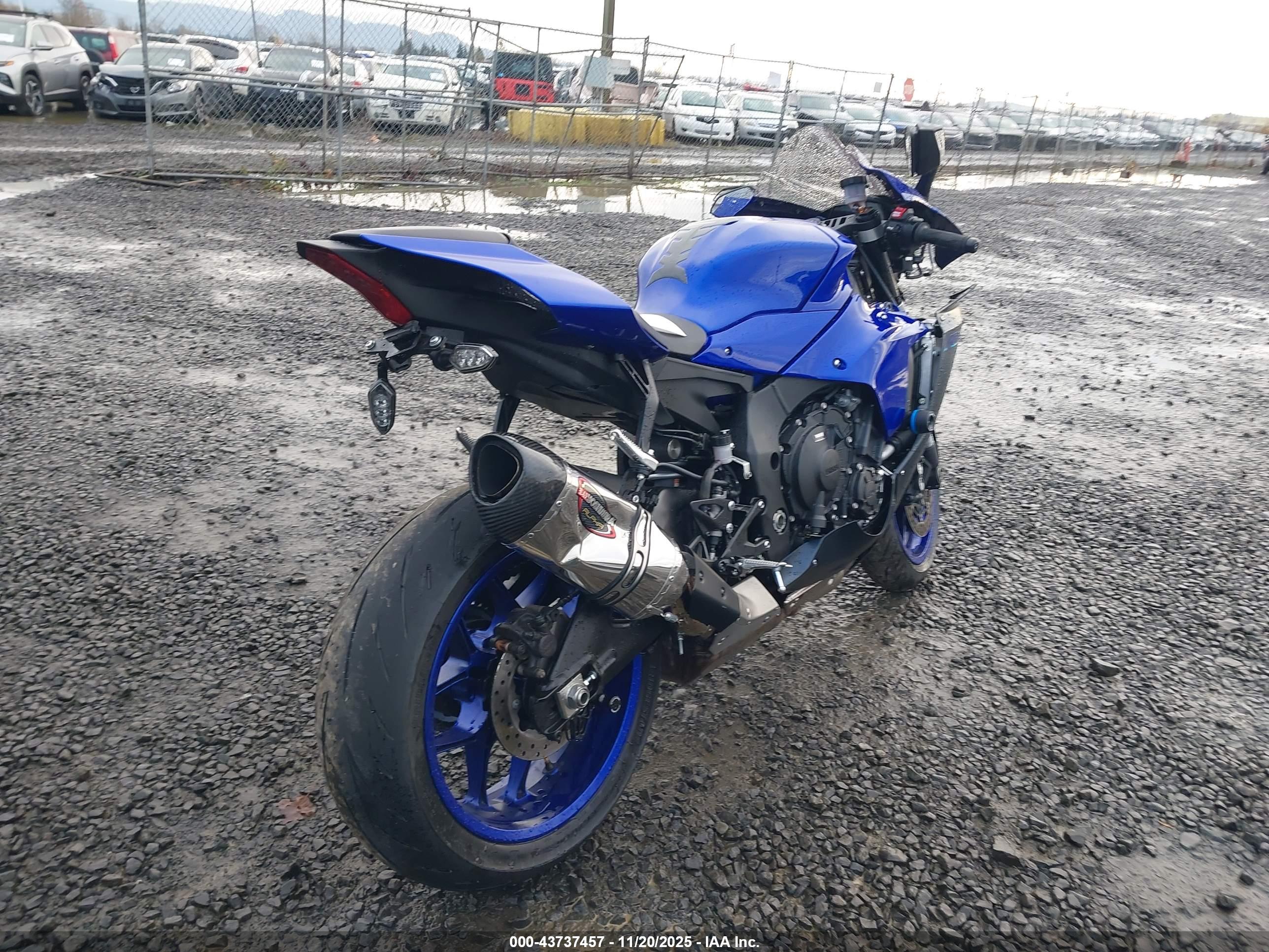 YAMAHA YZFR1 image 4