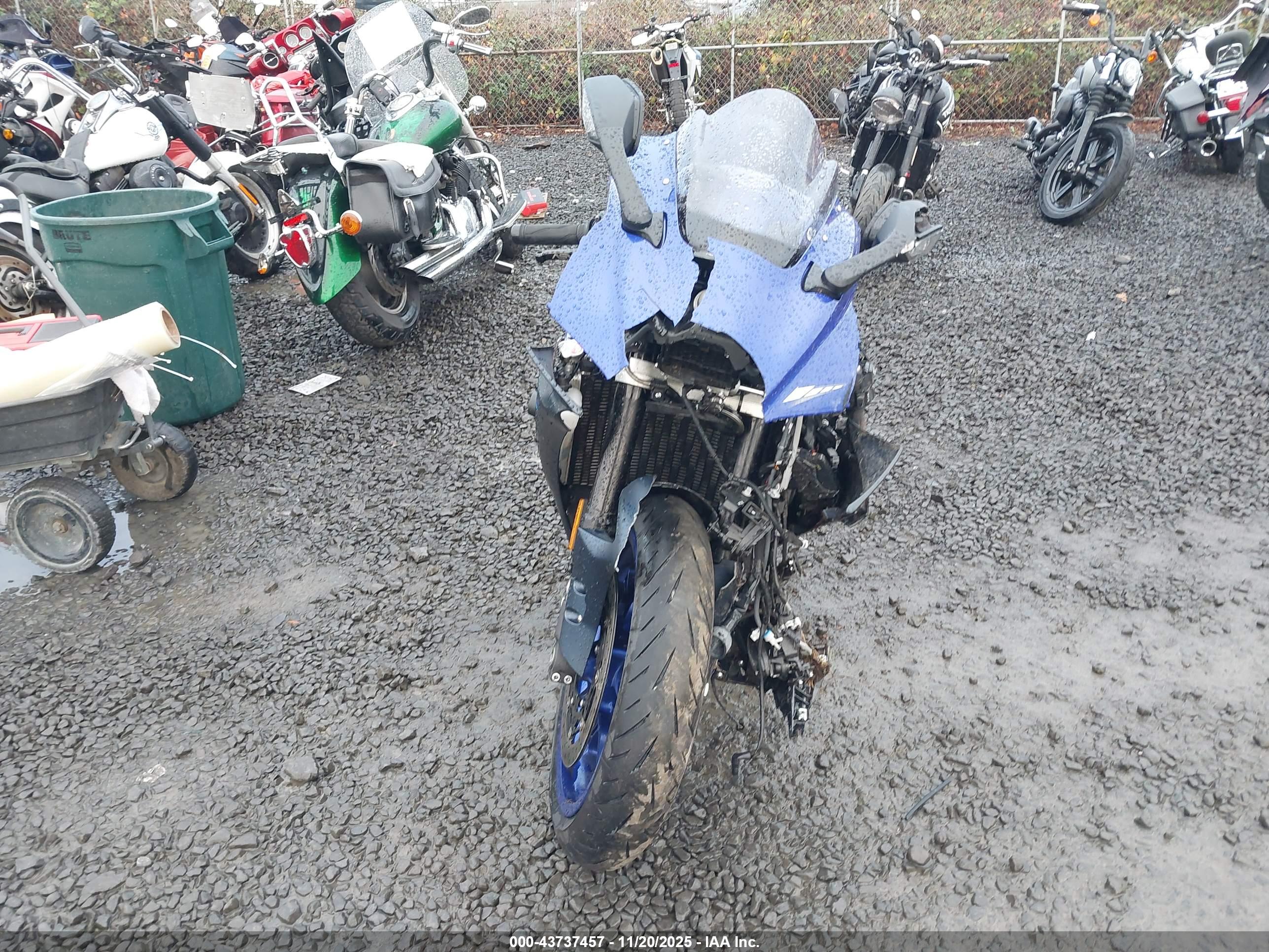 YAMAHA YZFR1 image 5