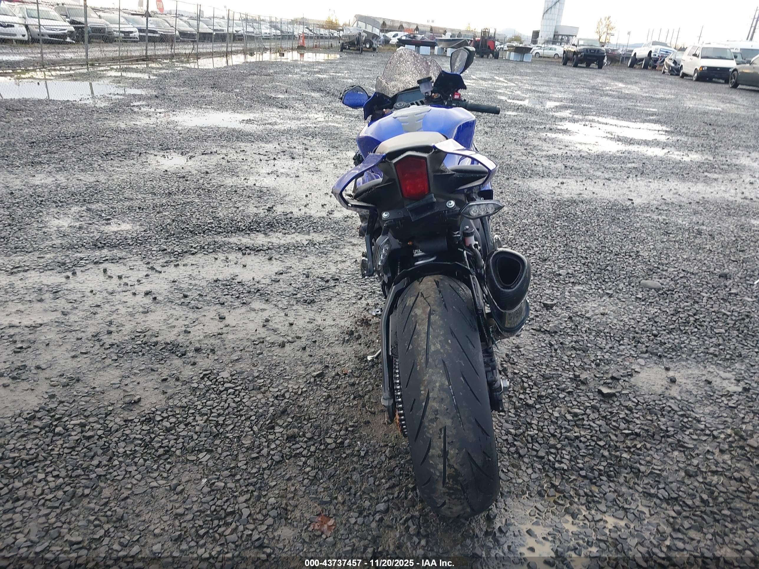 YAMAHA YZFR1 image 6
