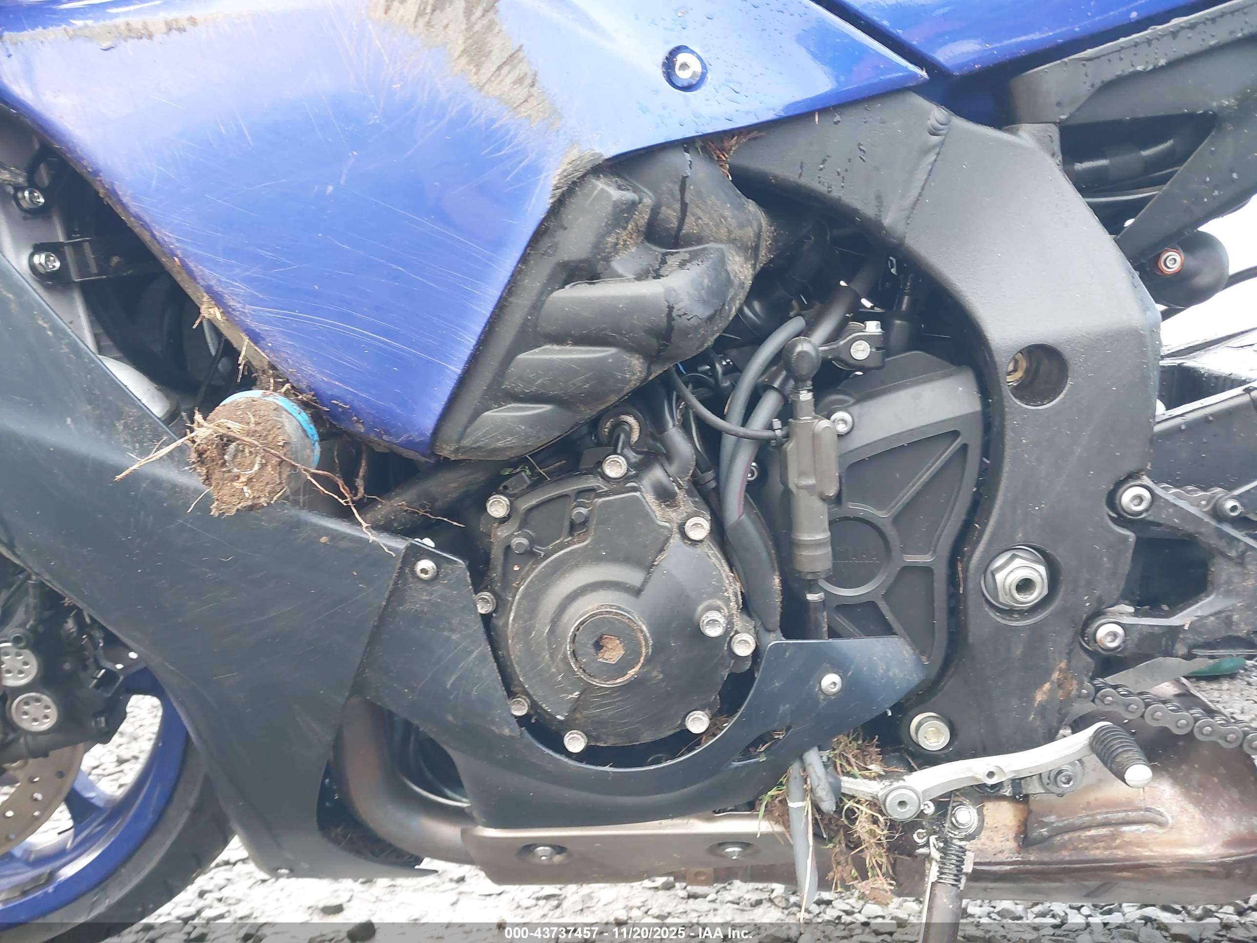YAMAHA YZFR1 image 9
