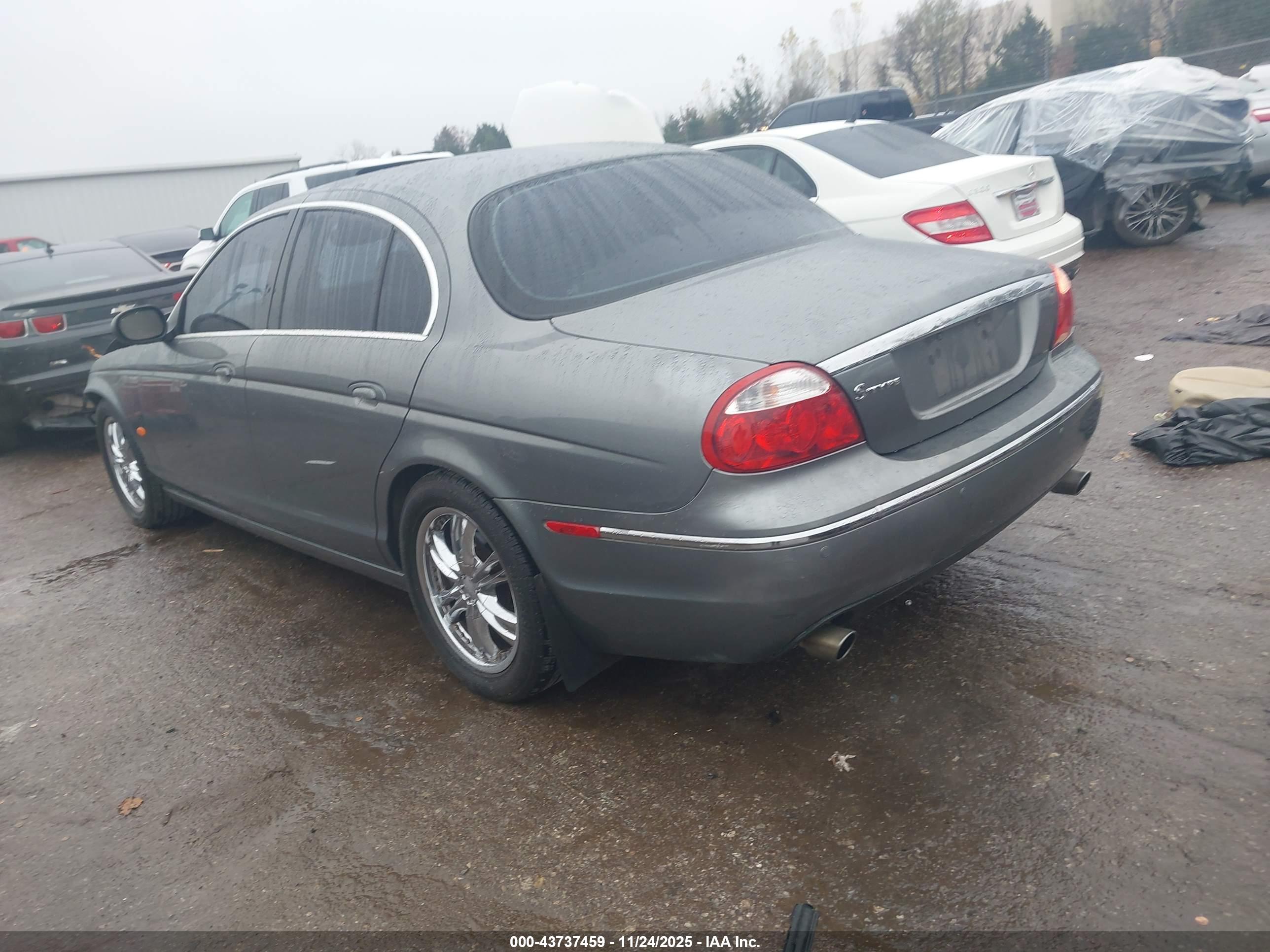 JAGUAR S-TYPE image 3