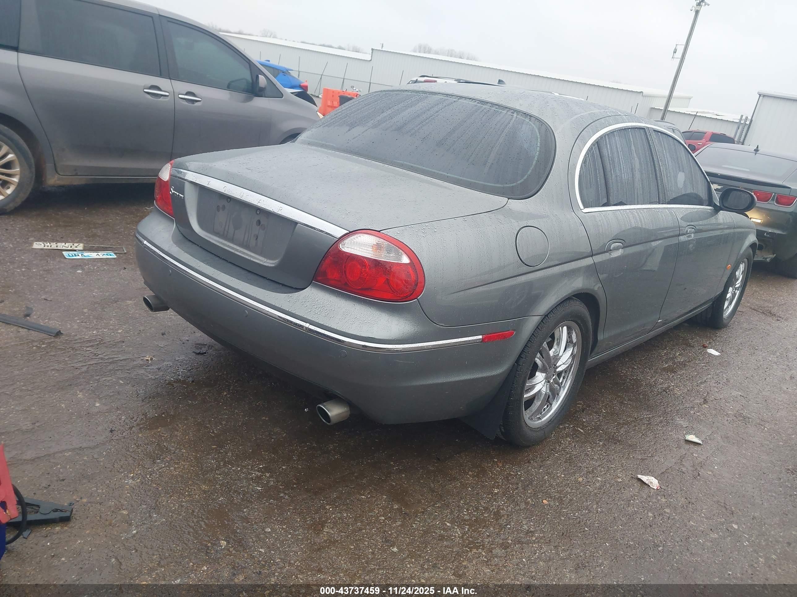 JAGUAR S-TYPE image 4