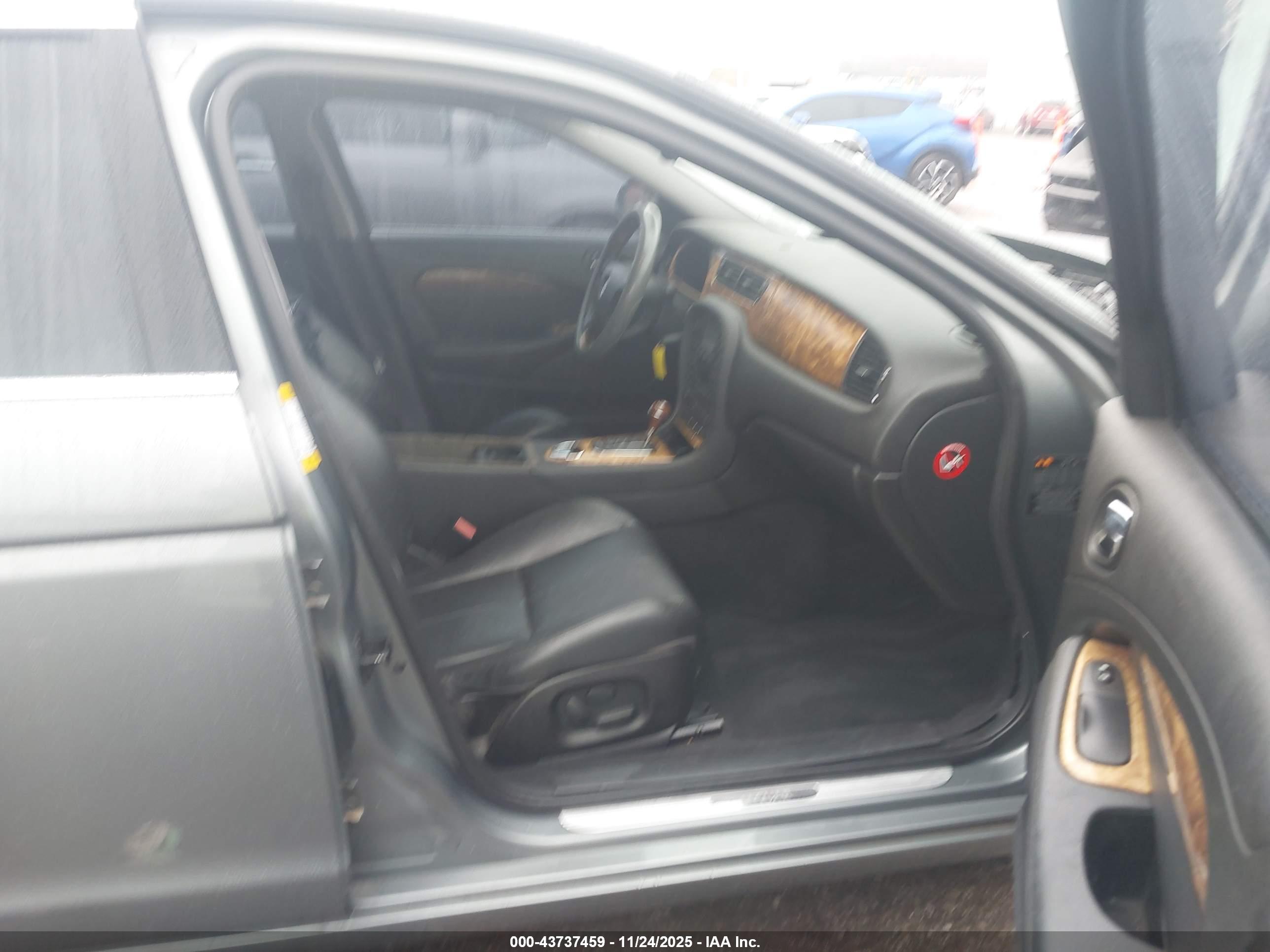 JAGUAR S-TYPE image 5