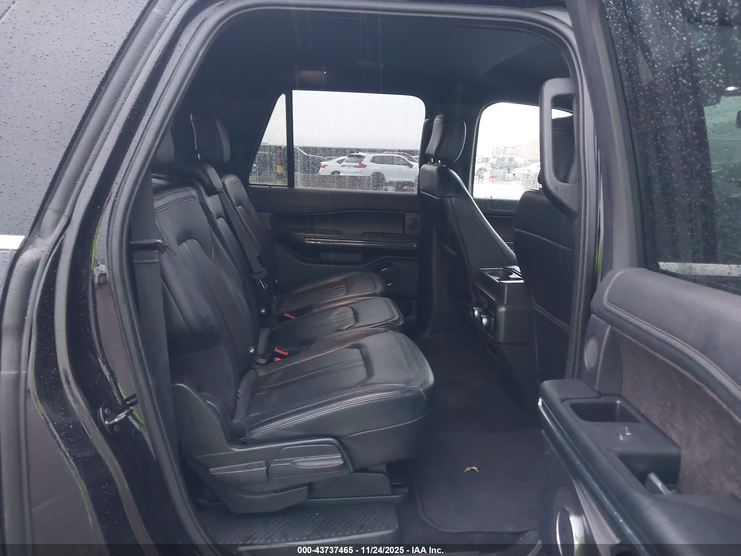 FORD EXPEDITION image 8