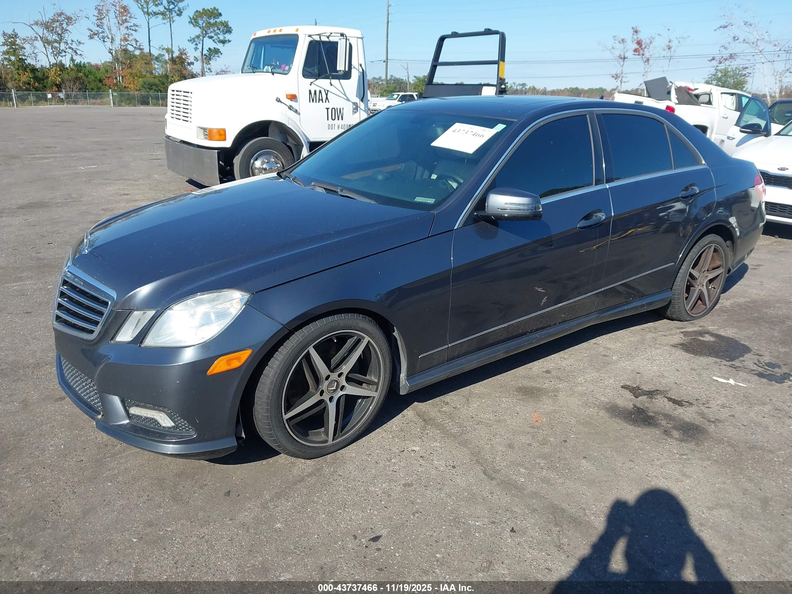 MERCEDES-BENZ E image 2