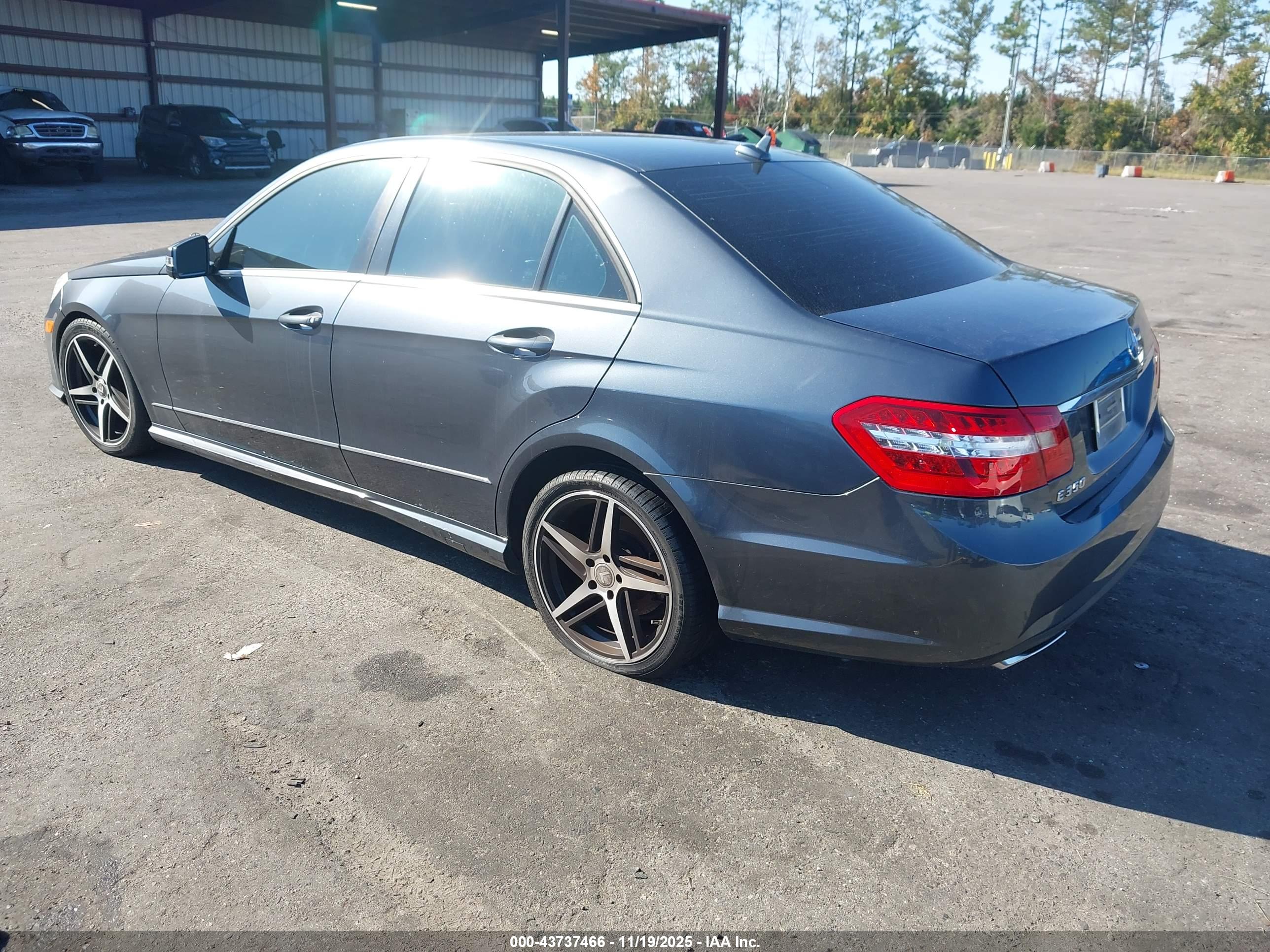 MERCEDES-BENZ E image 3