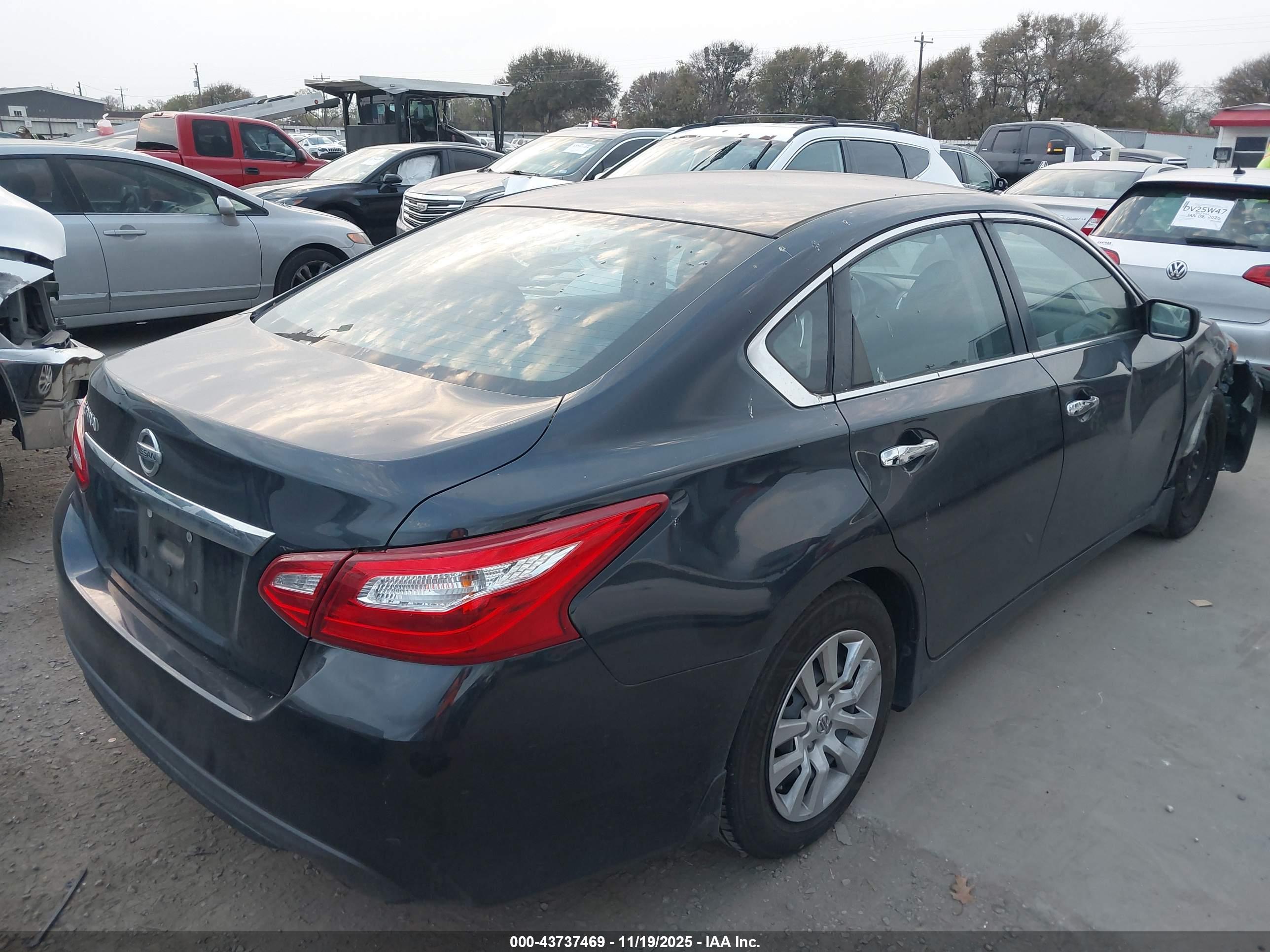 NISSAN ALTIMA image 4