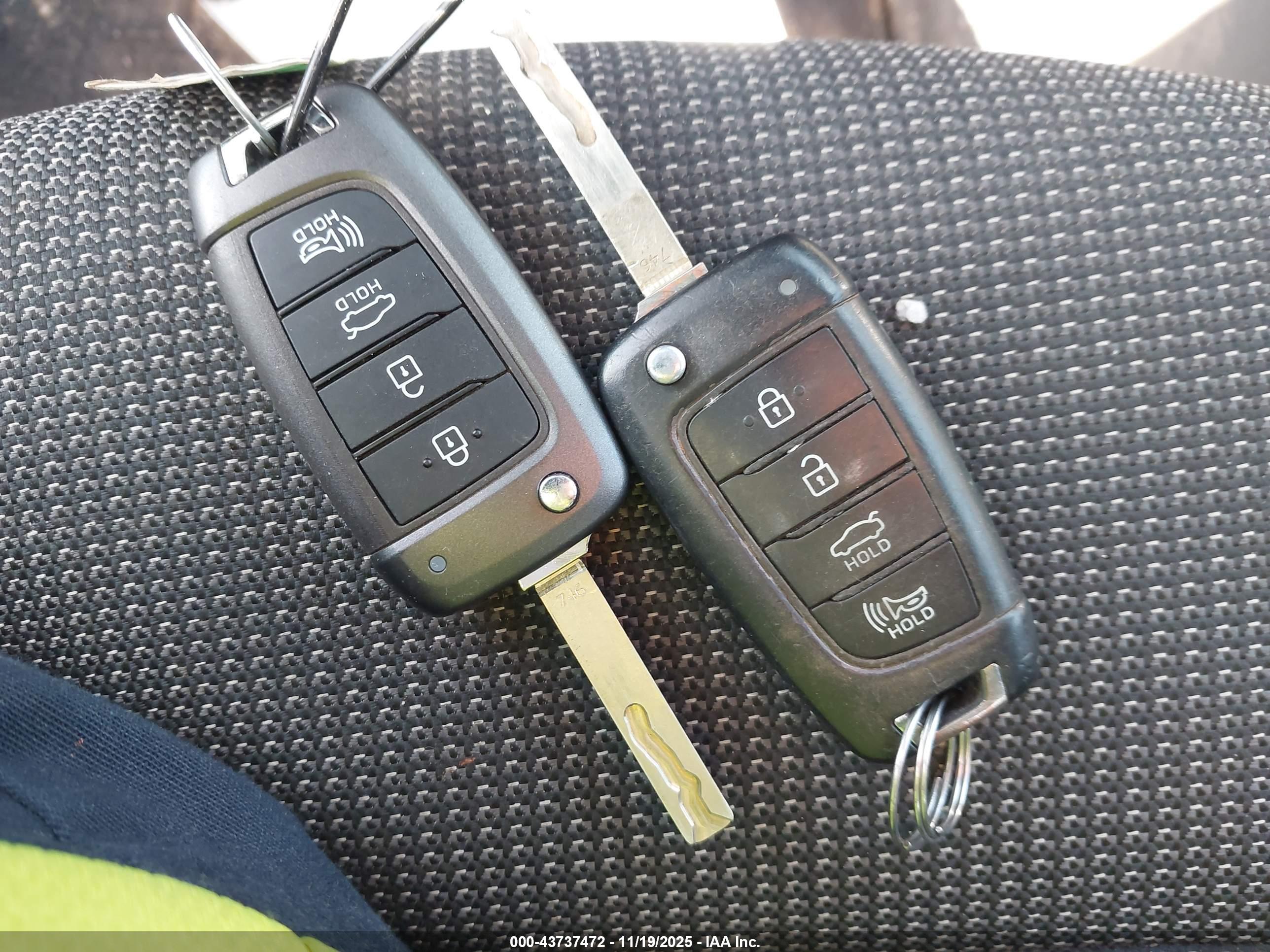 HYUNDAI ACCENT image 11