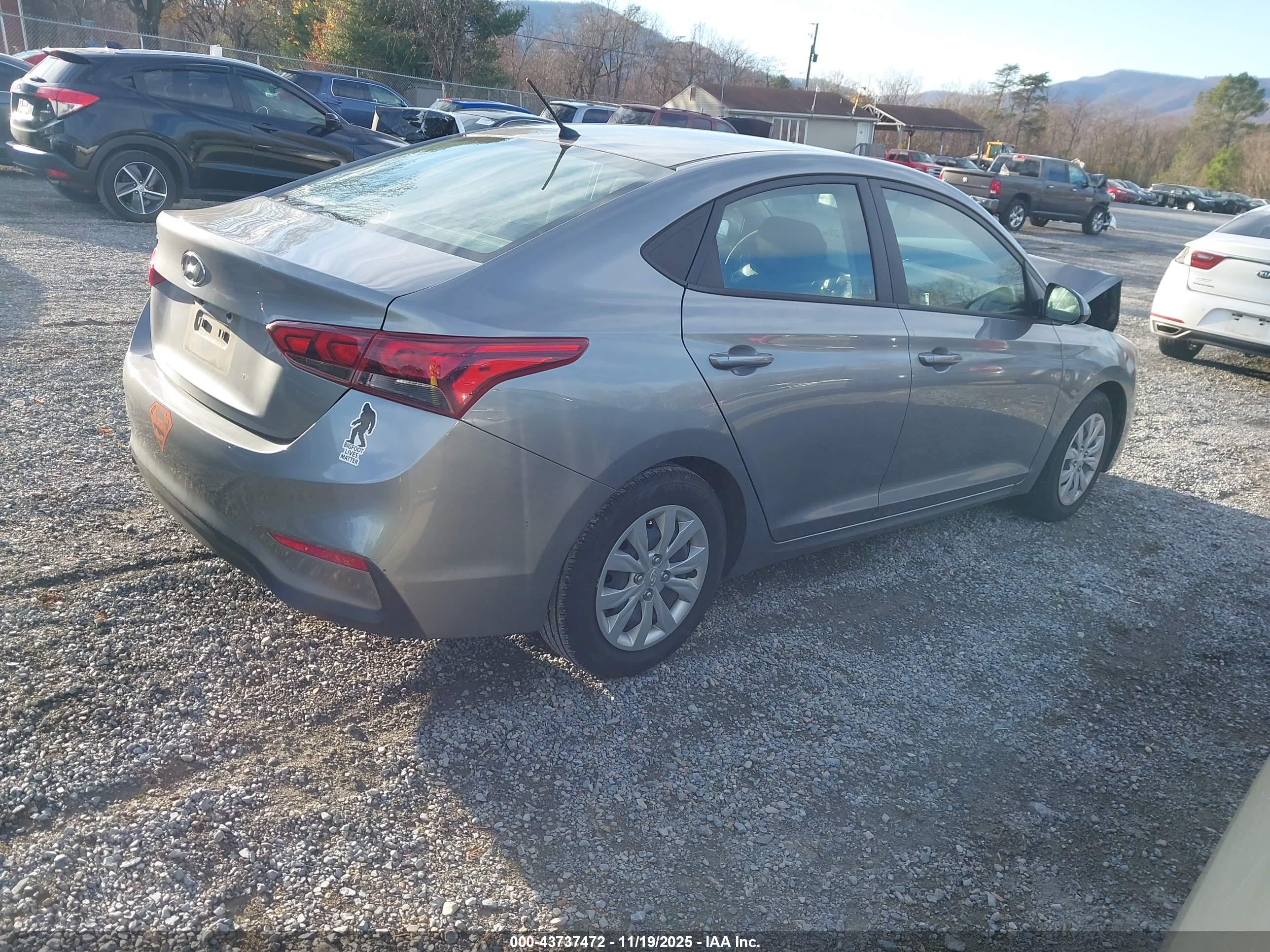 HYUNDAI ACCENT image 4