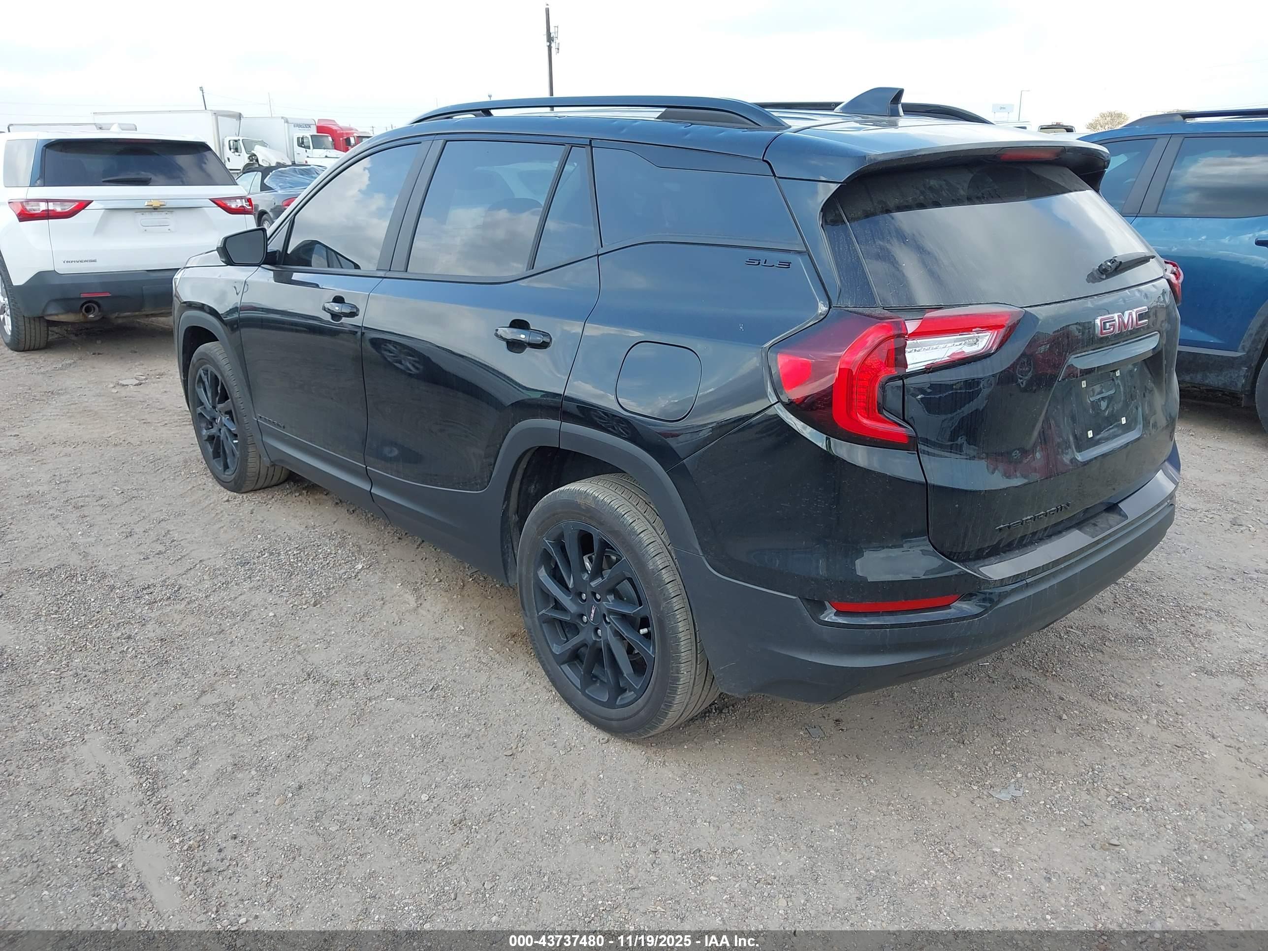 GMC TERRAIN image 3