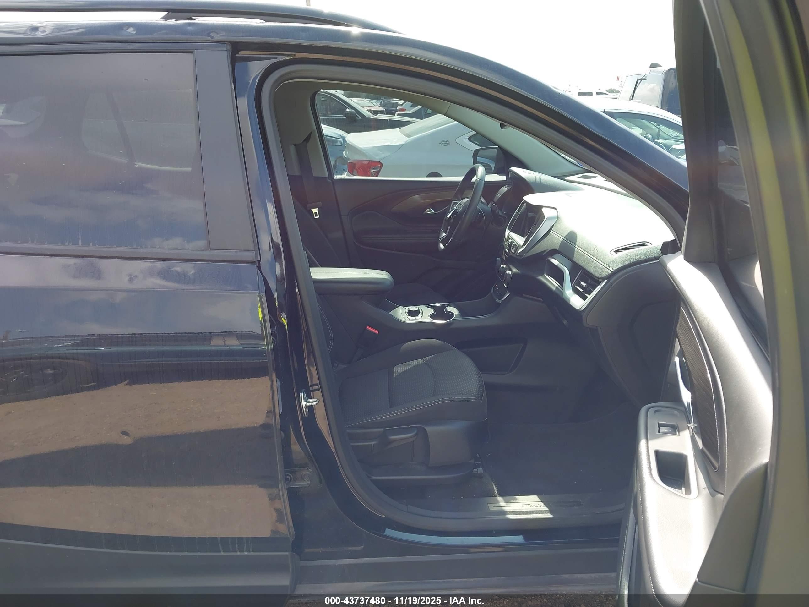 GMC TERRAIN image 5