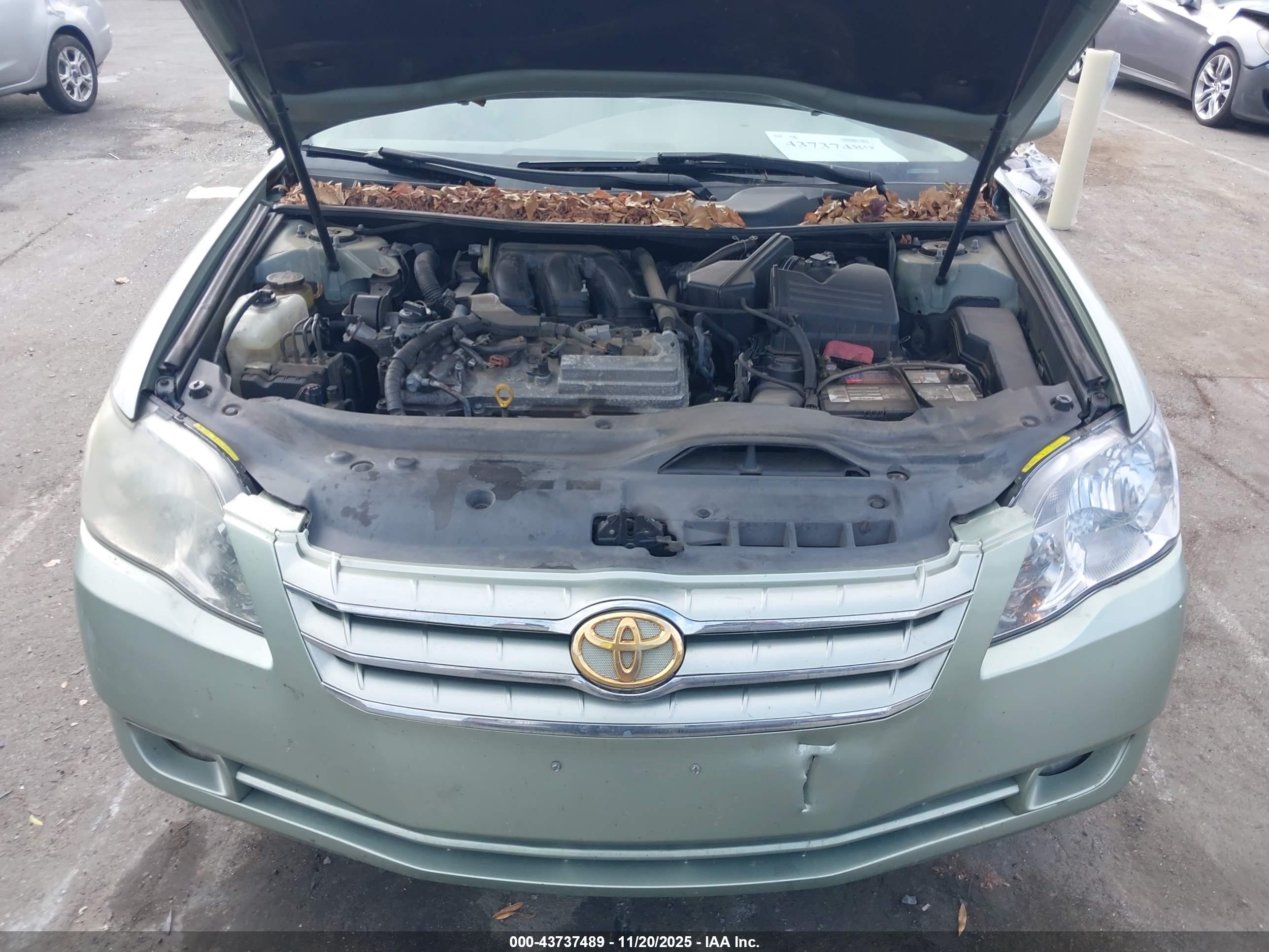 TOYOTA AVALON image 10