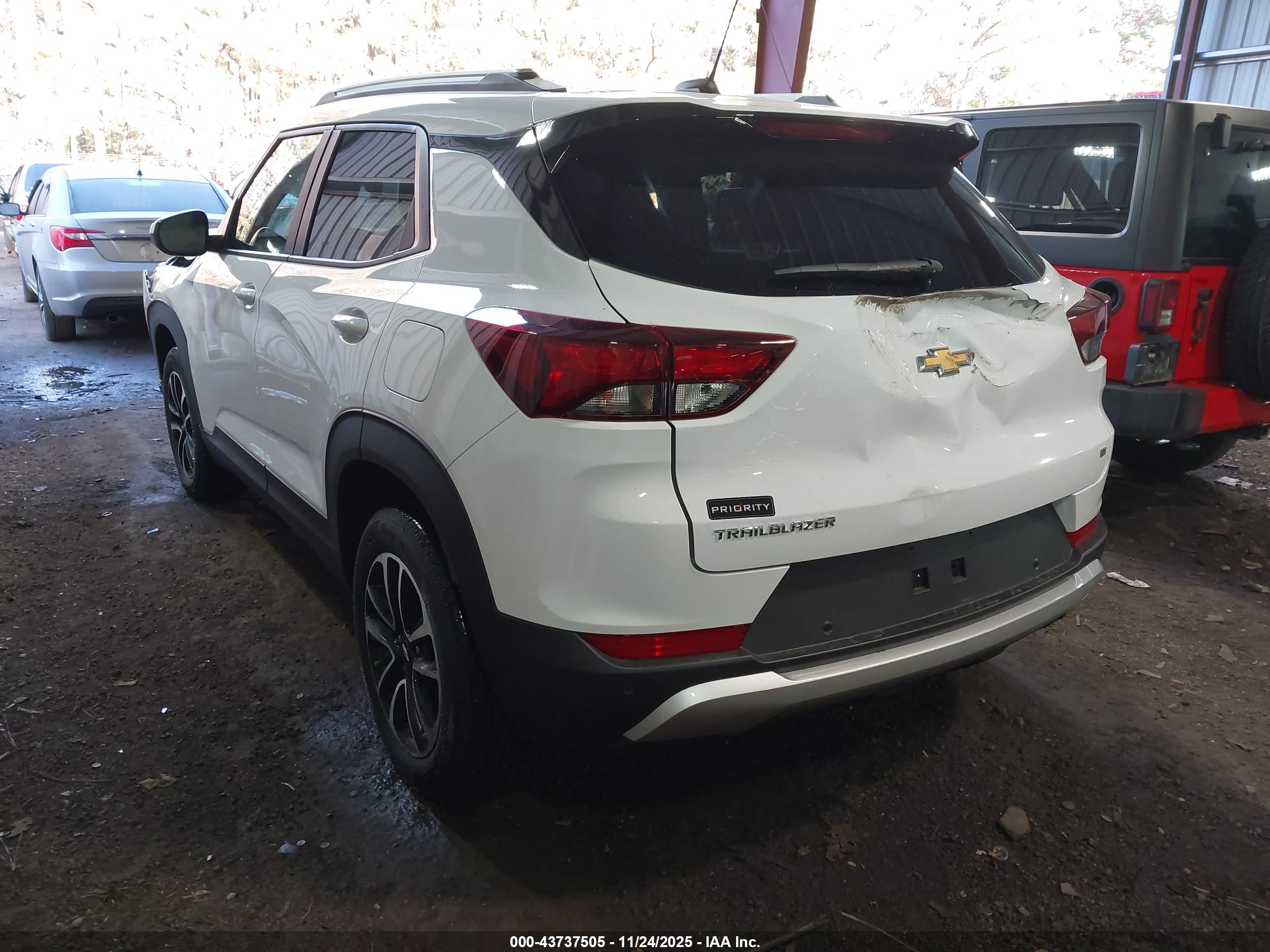 CHEVROLET TRAILBLAZER image 3
