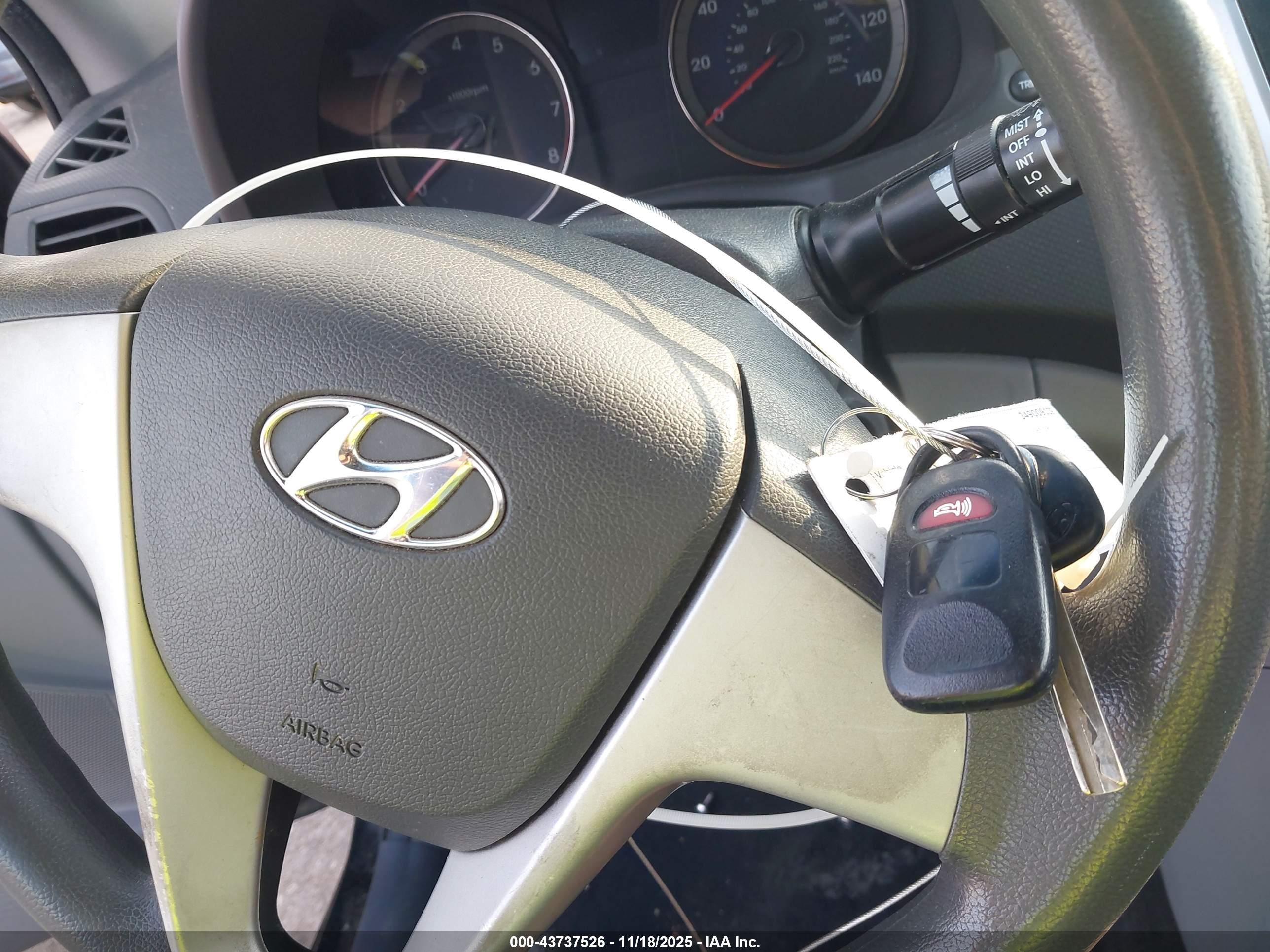 HYUNDAI ACCENT image 11