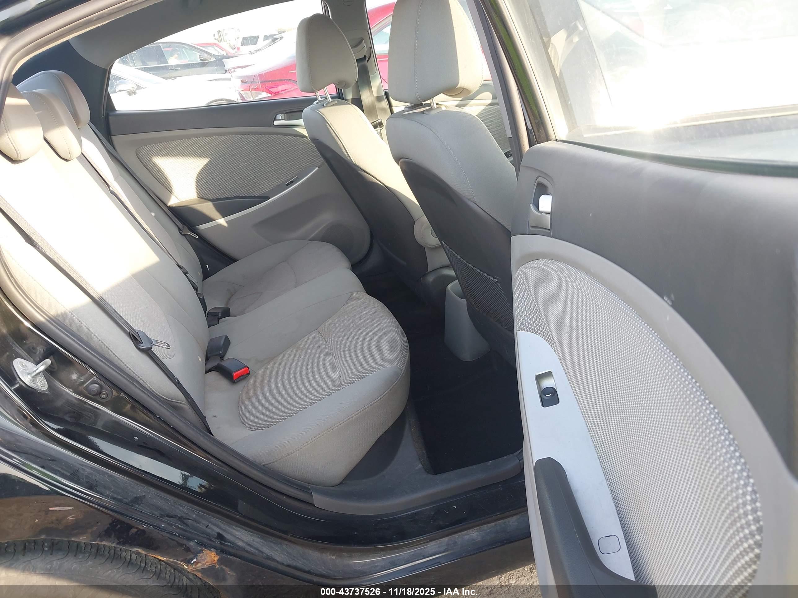 HYUNDAI ACCENT image 8
