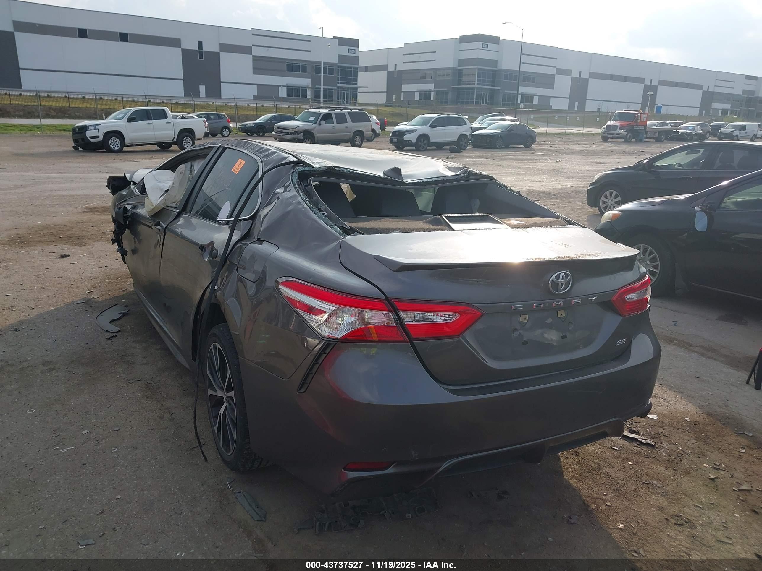 TOYOTA CAMRY image 3