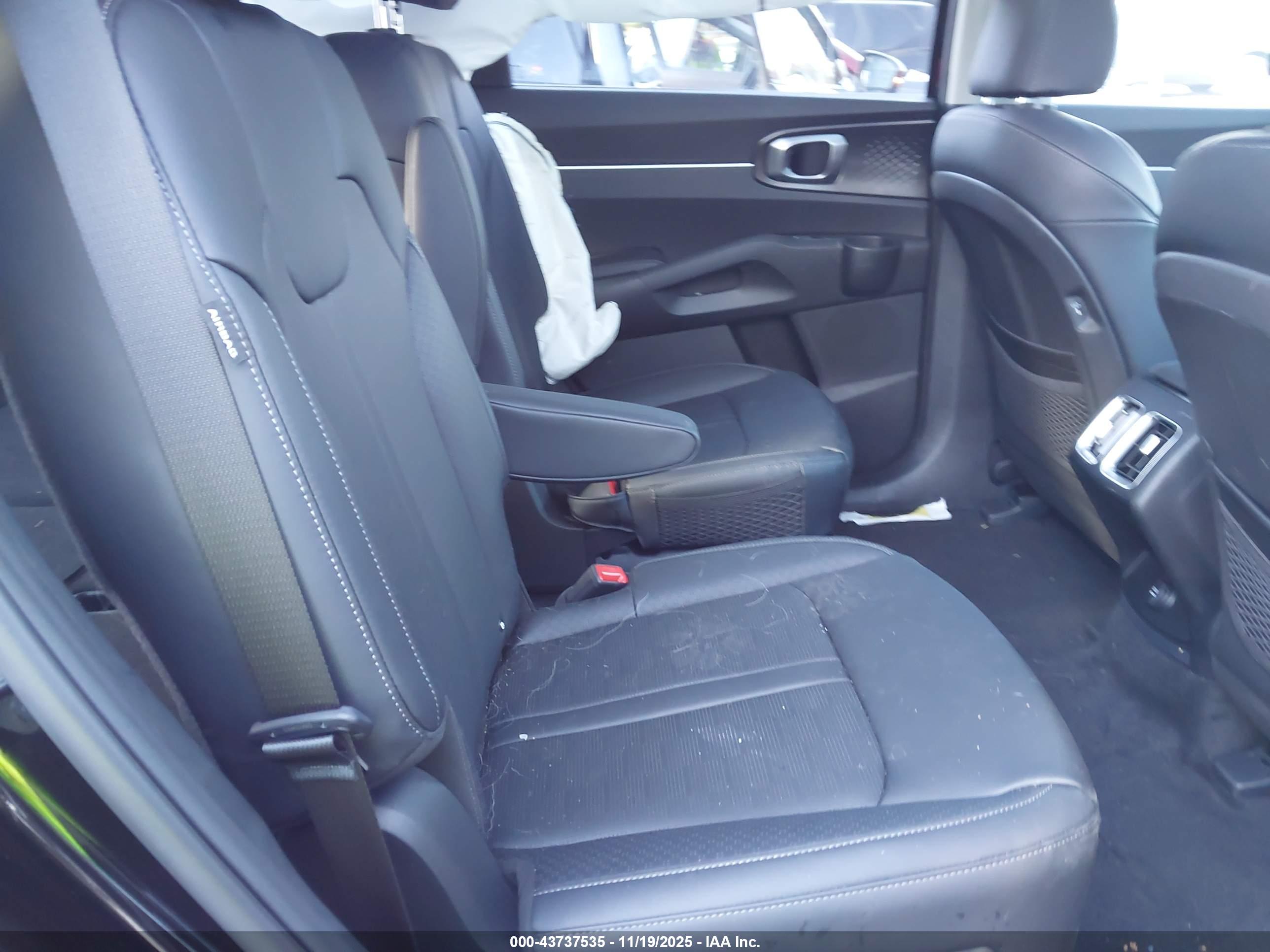 KIA SORENTO image 8