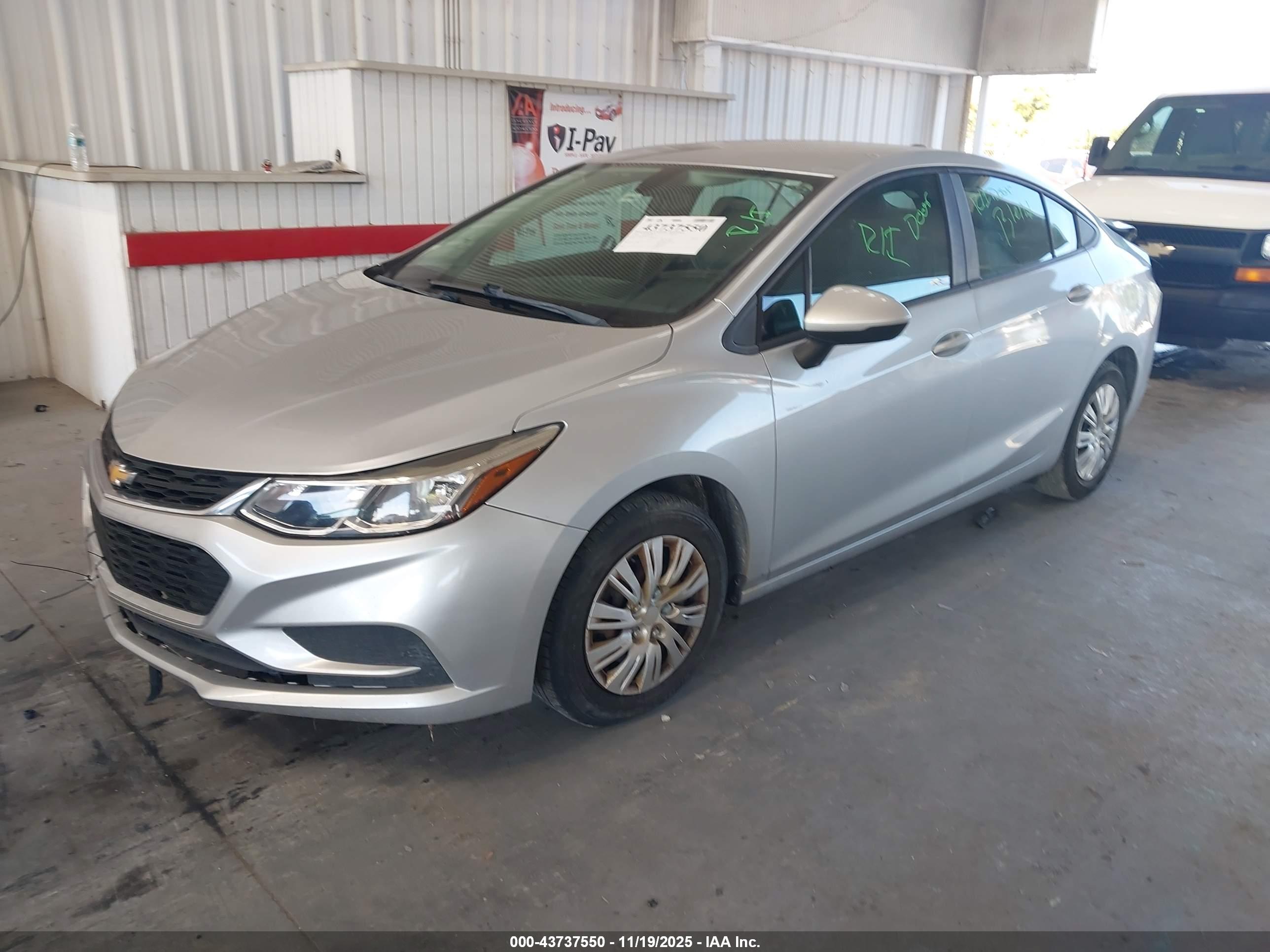 CHEVROLET CRUZE image 2