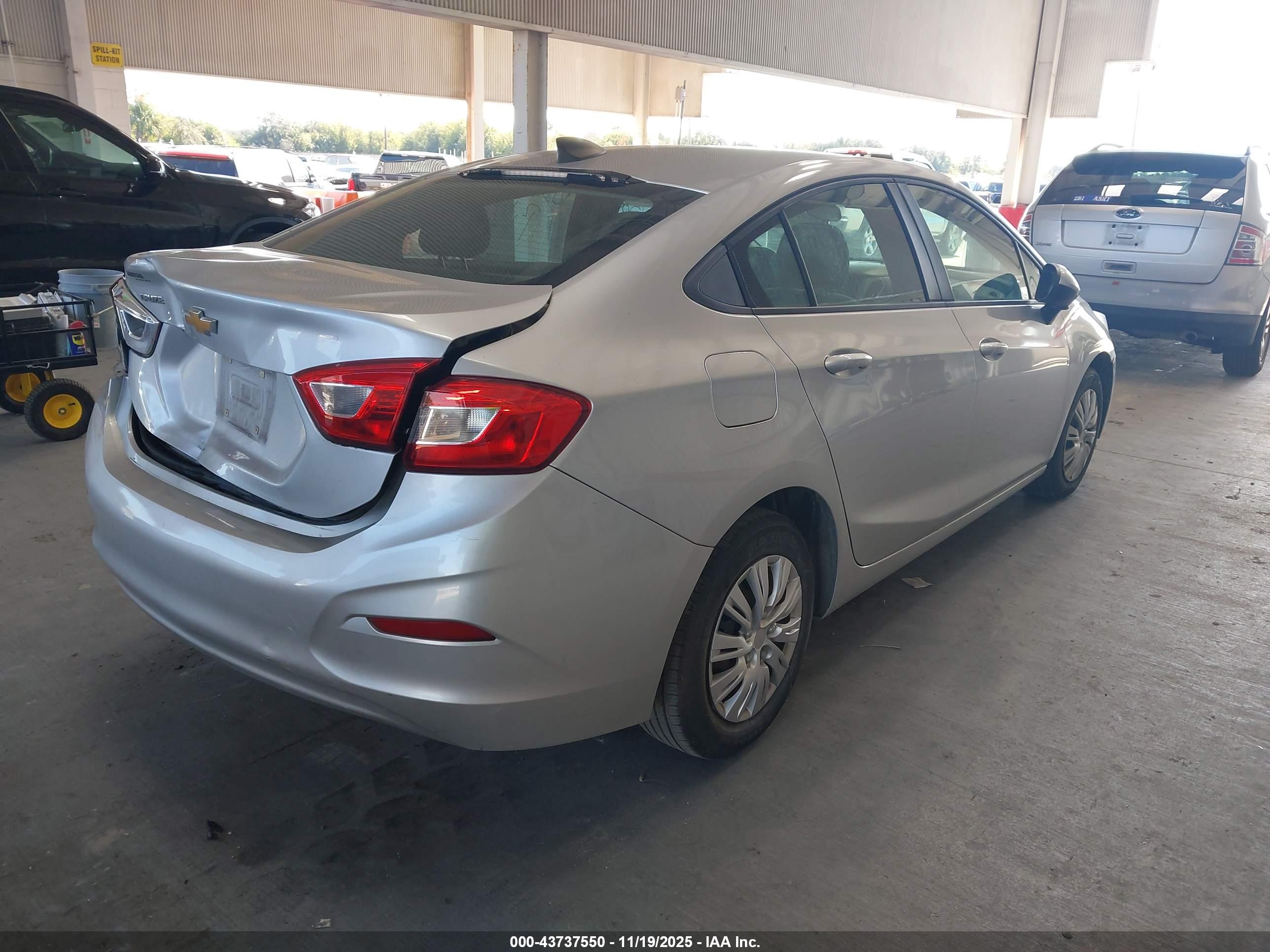CHEVROLET CRUZE image 4