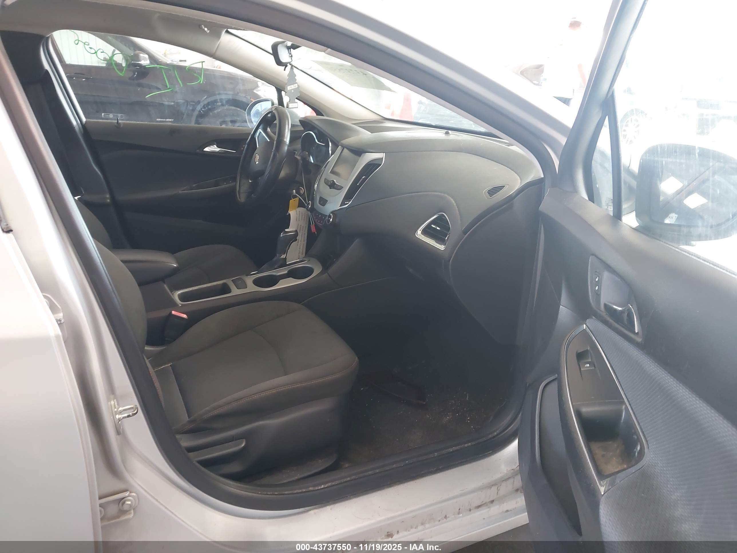 CHEVROLET CRUZE image 5