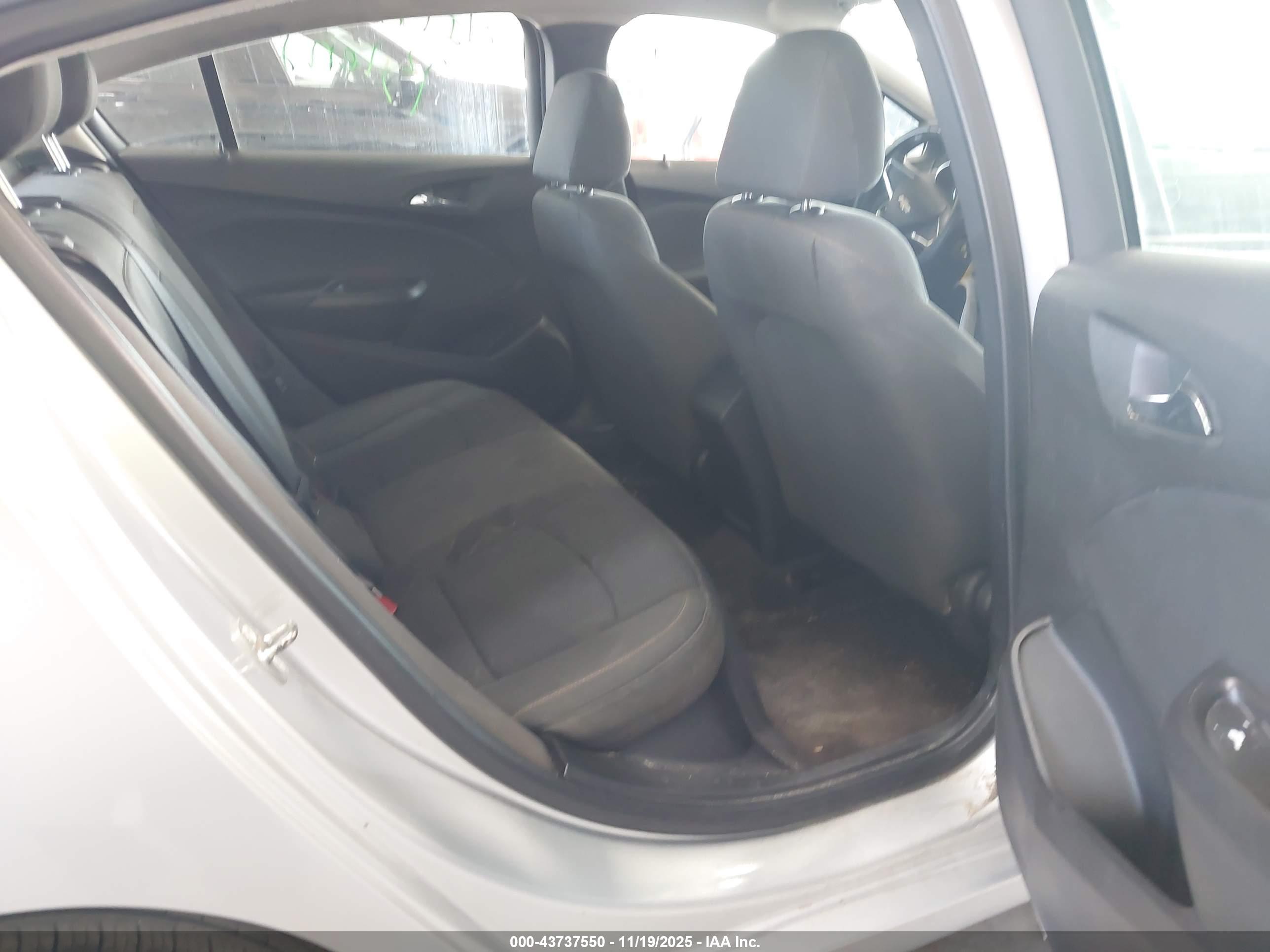 CHEVROLET CRUZE image 8