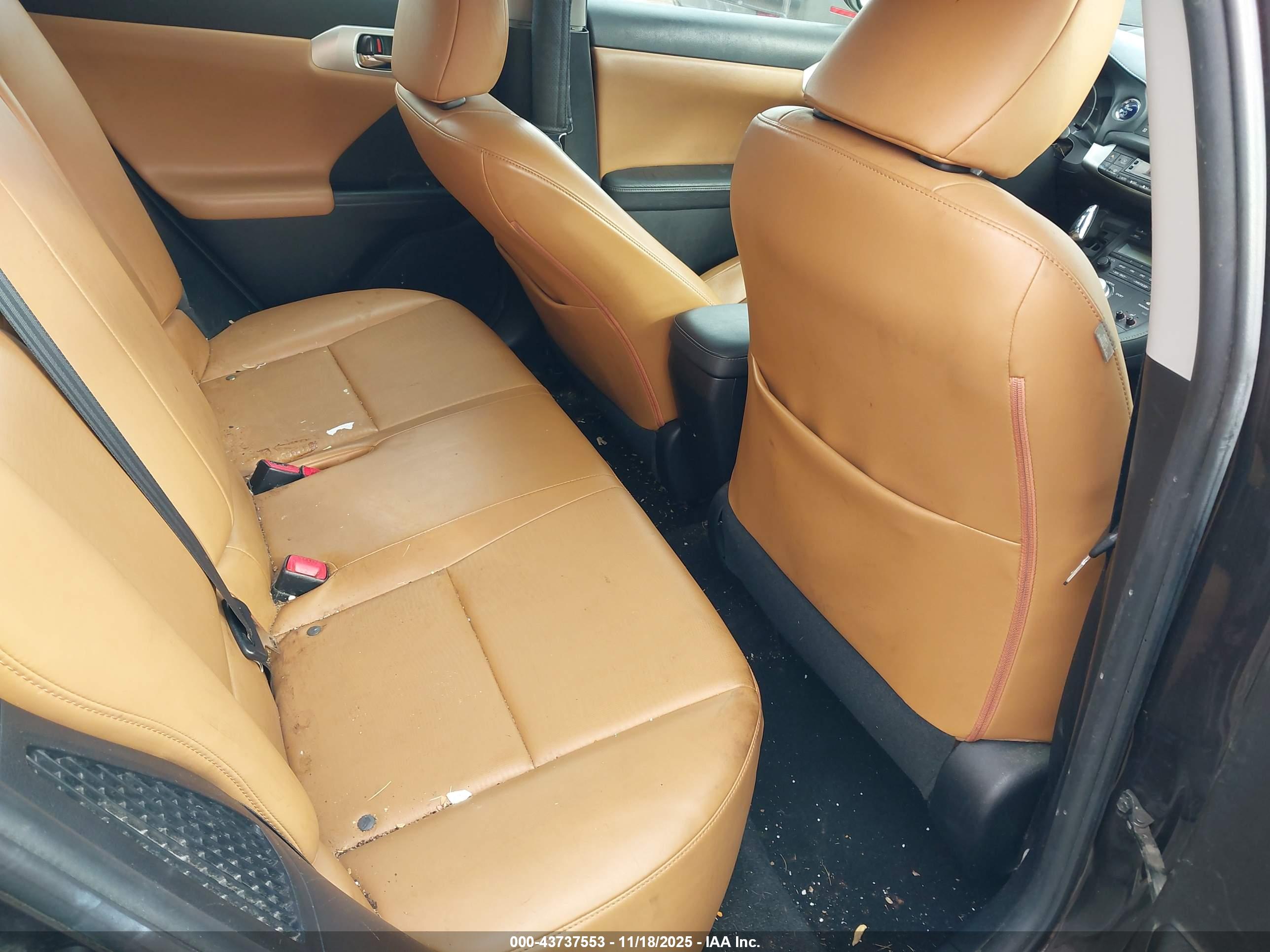 LEXUS CT image 8