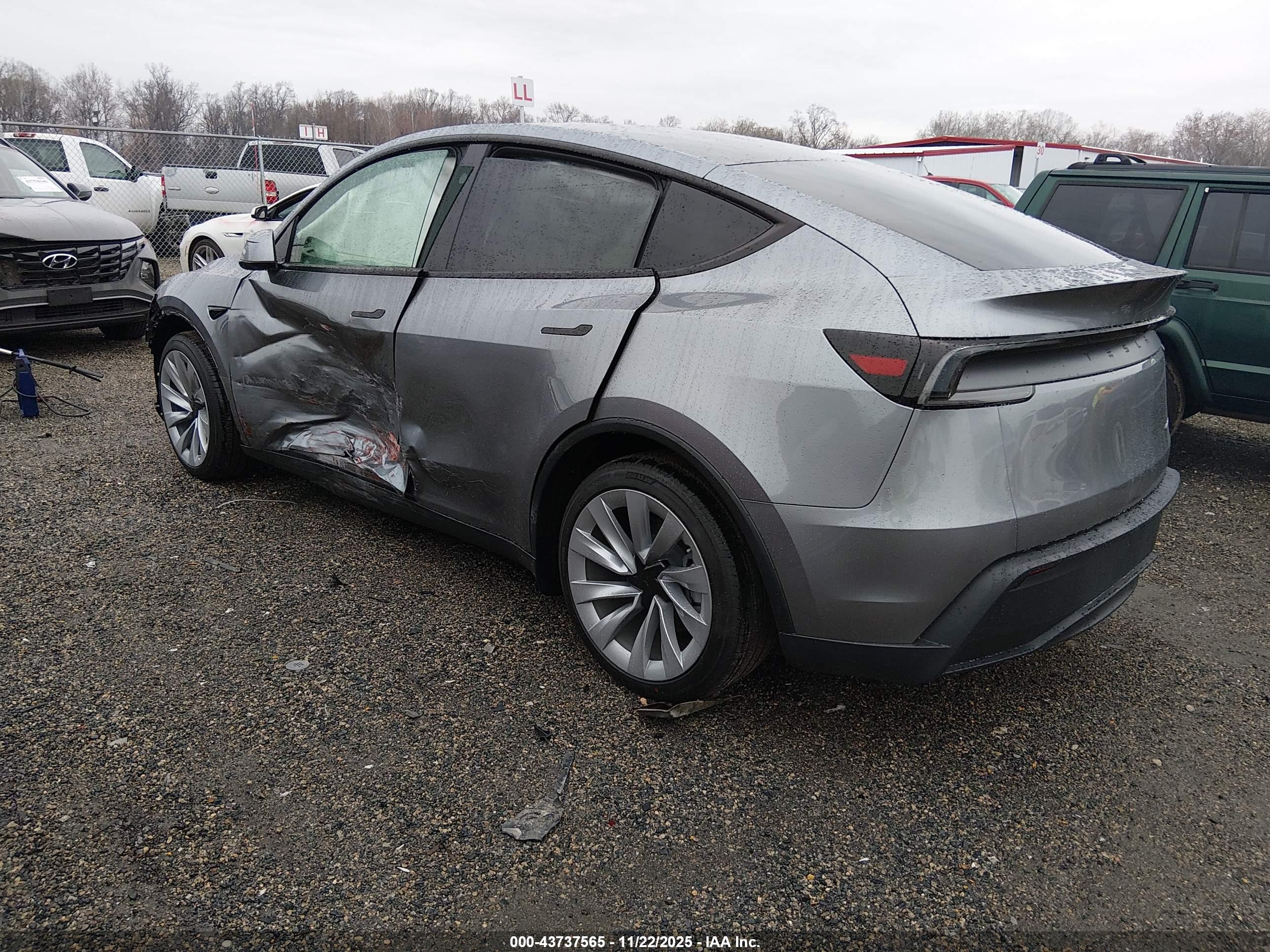 TESLA MODEL image 3
