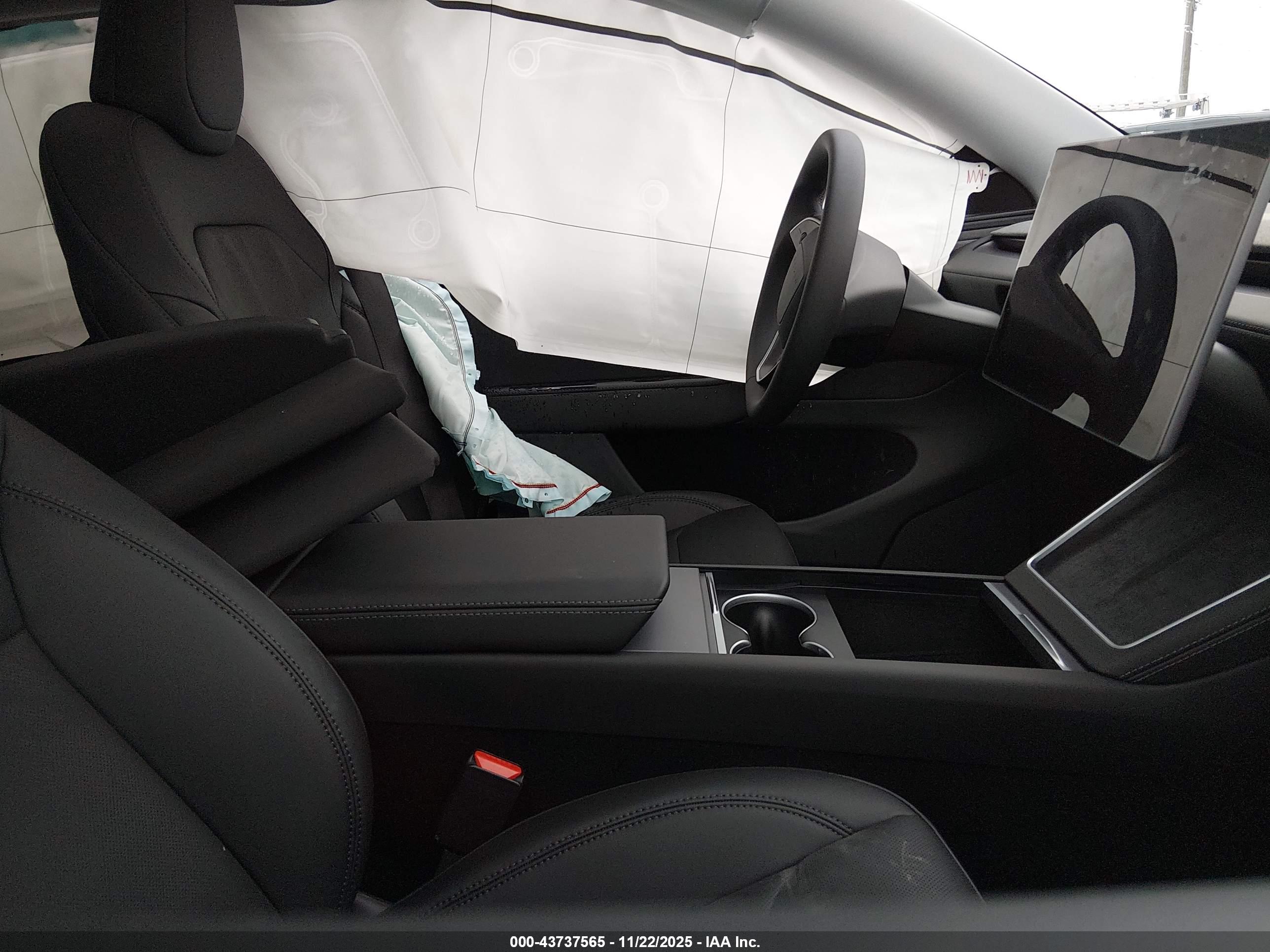 TESLA MODEL image 5