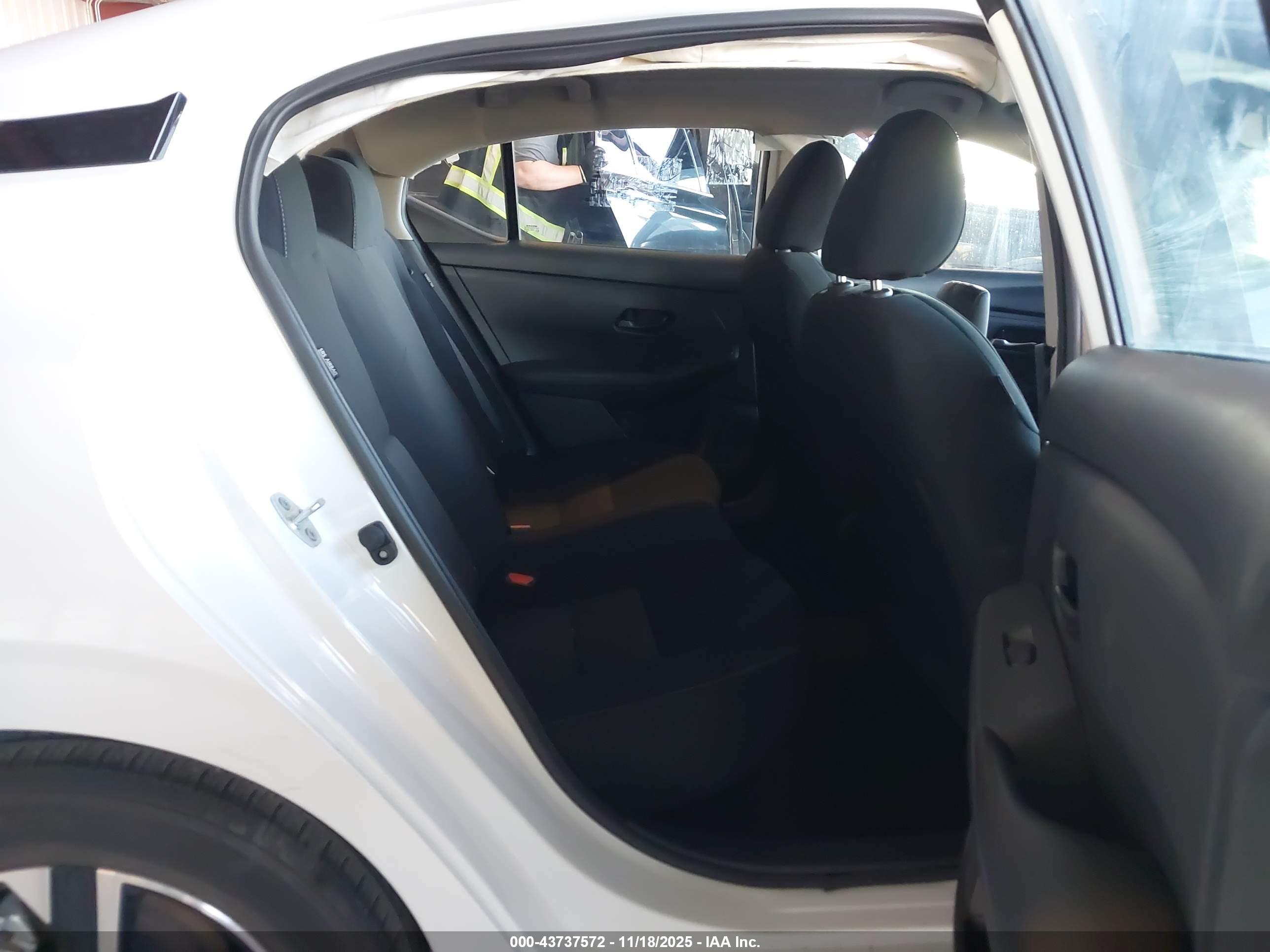 NISSAN SENTRA image 8