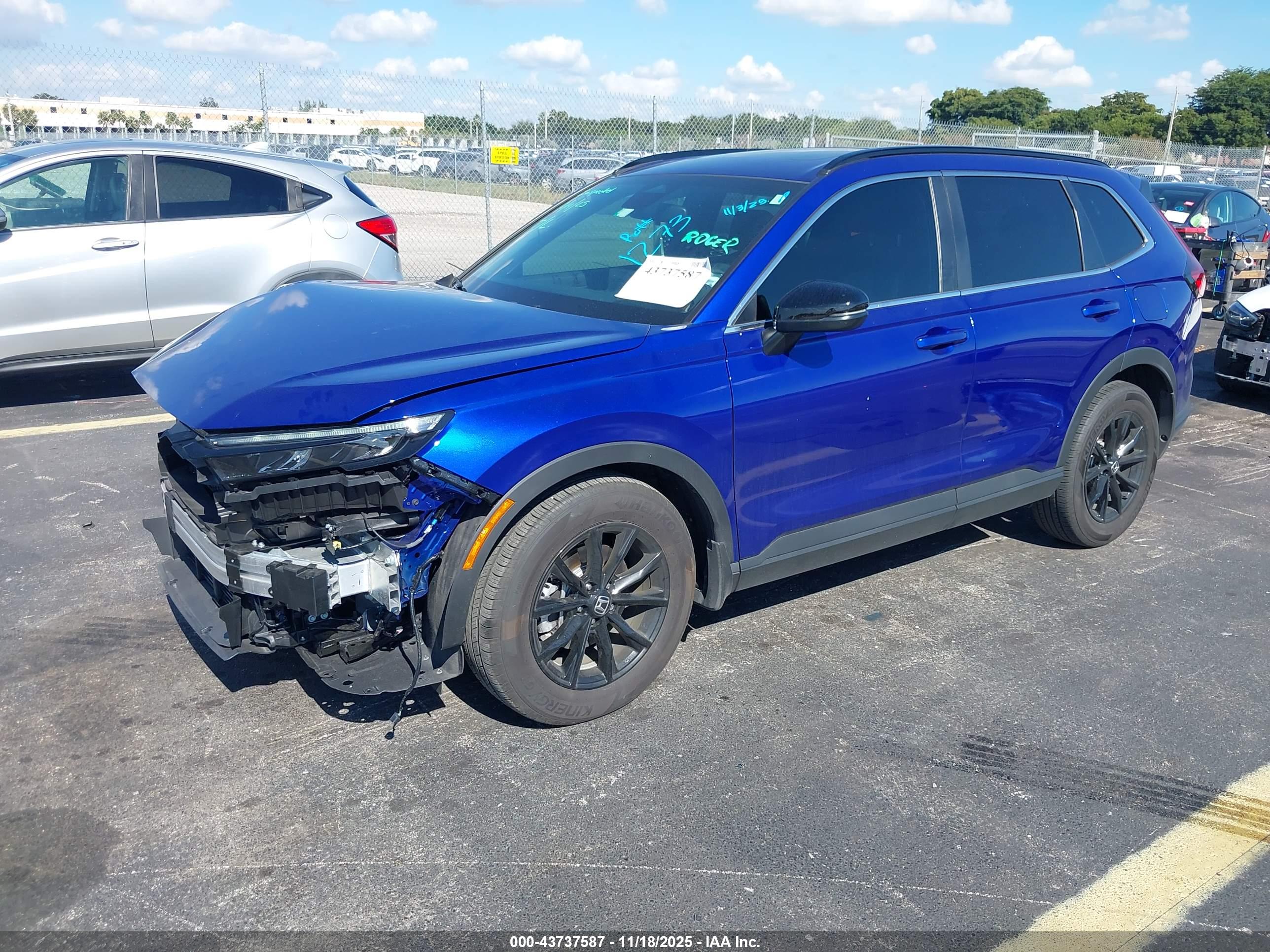 HONDA CR-V image 2