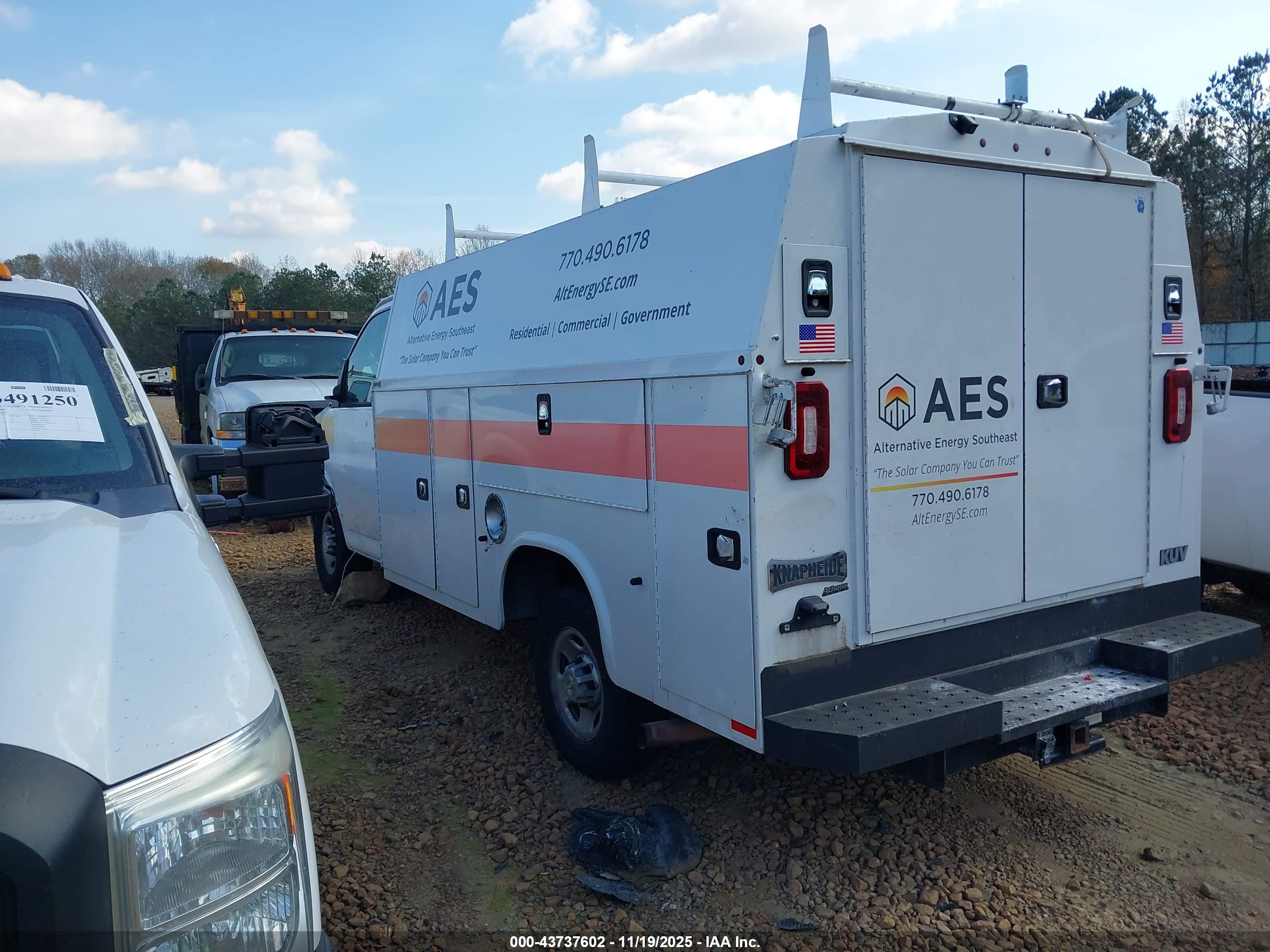 CHEVROLET EXPRESS image 3