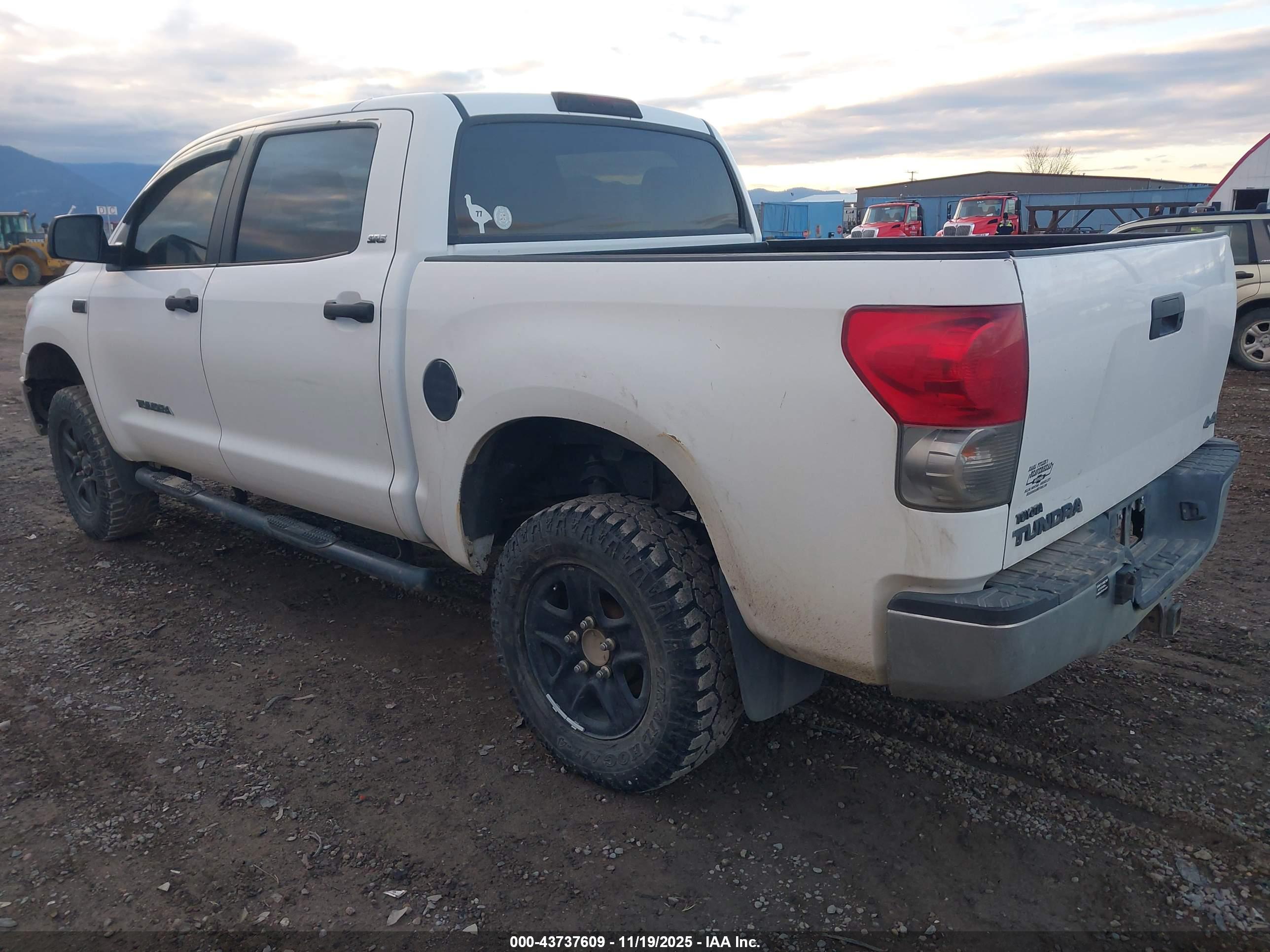 TOYOTA TUNDRA image 3
