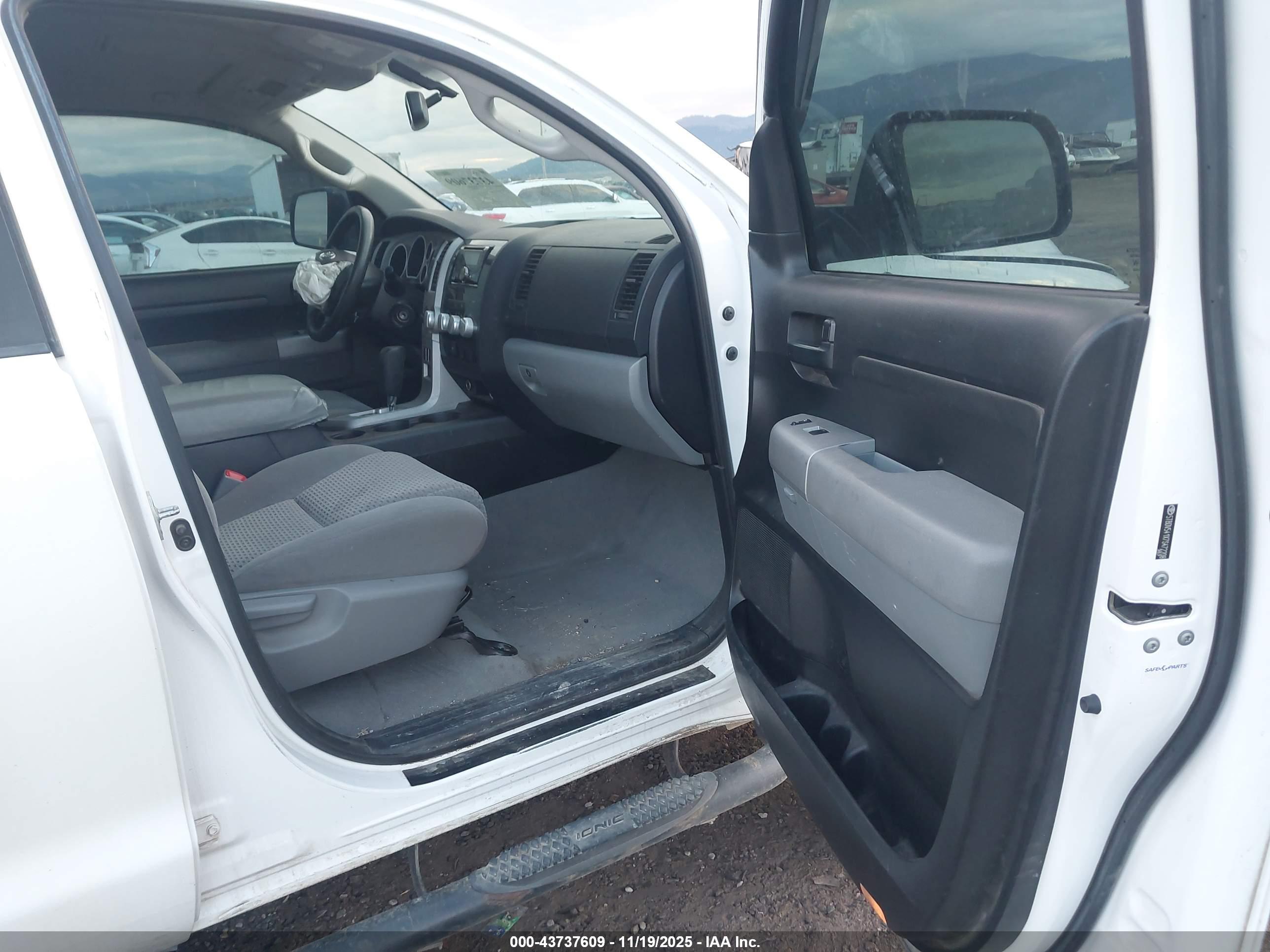 TOYOTA TUNDRA image 5