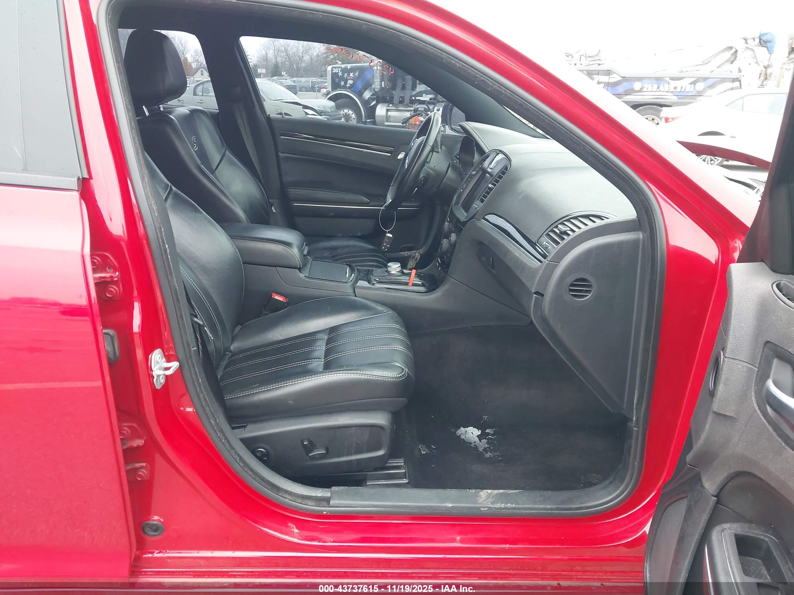 CHRYSLER 300 image 5