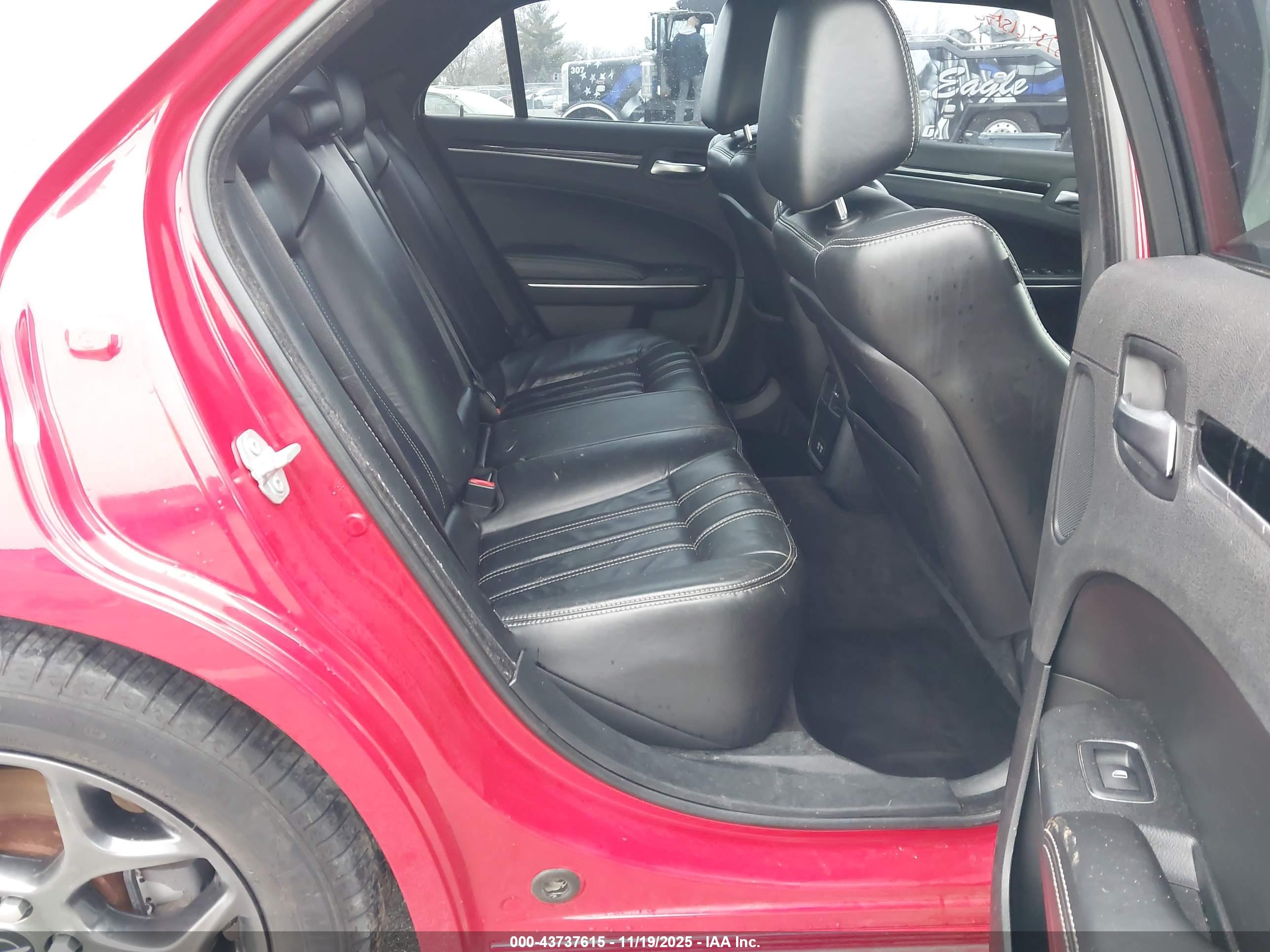 CHRYSLER 300 image 8