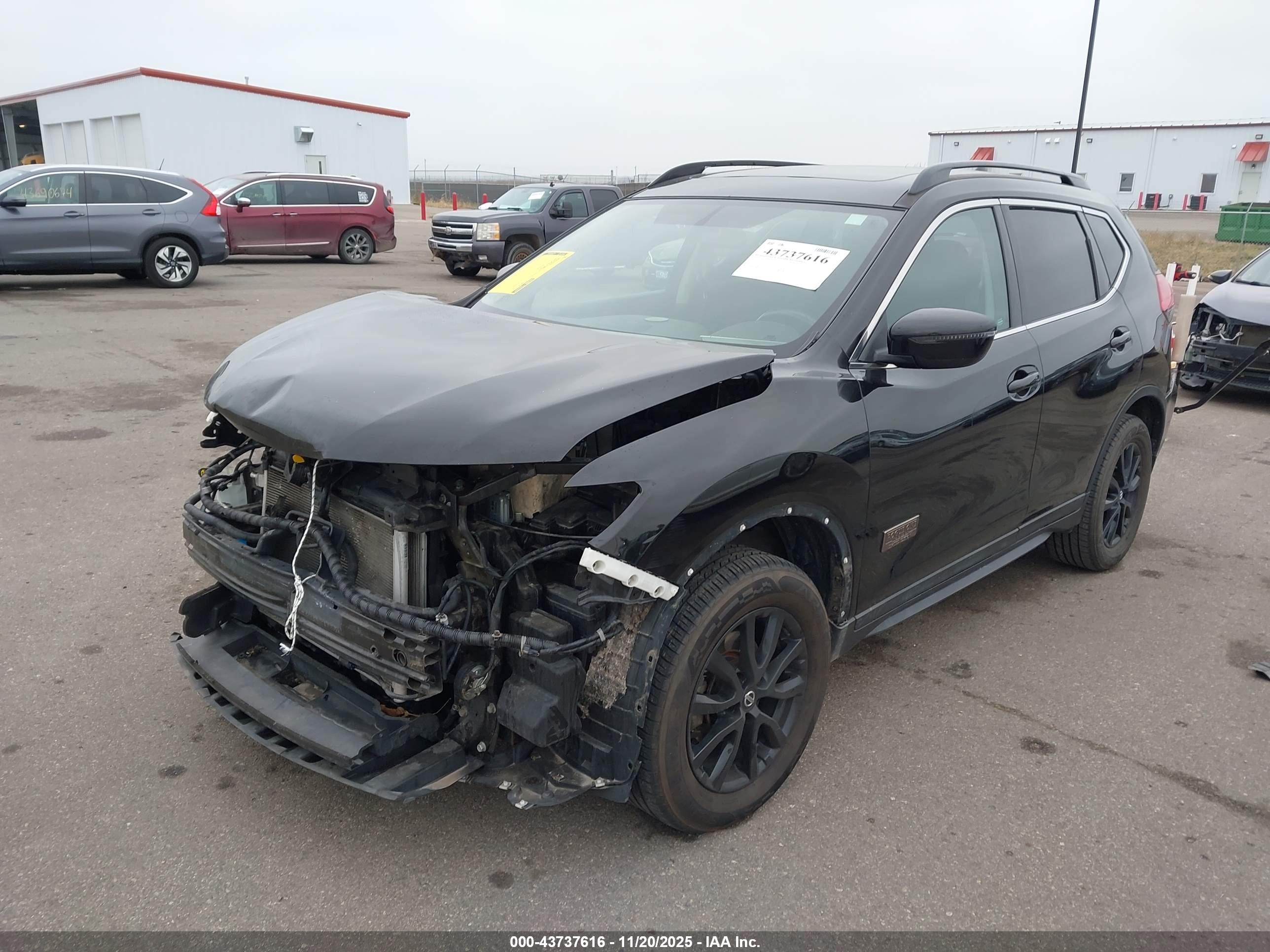 NISSAN ROGUE image 2