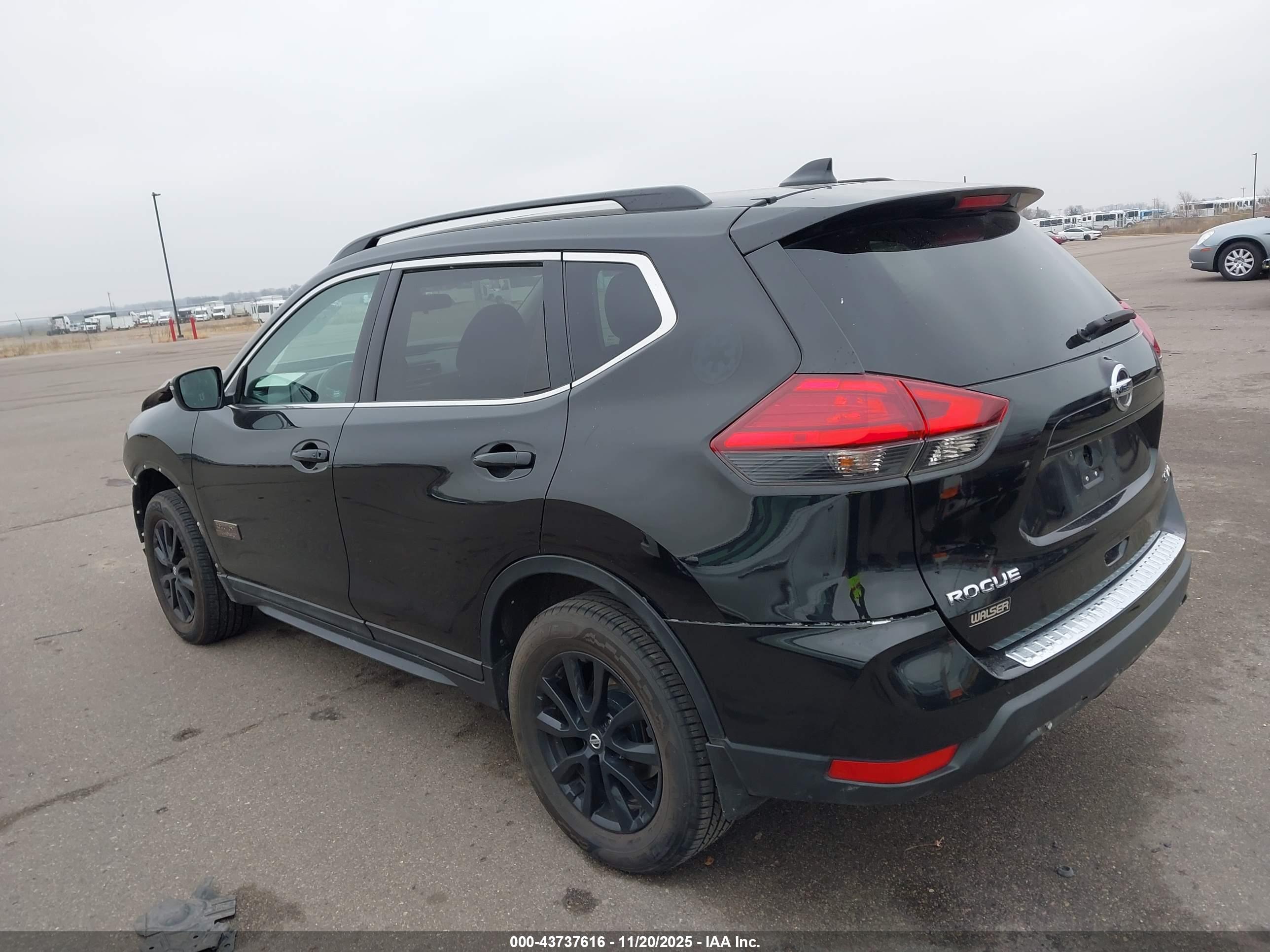 NISSAN ROGUE image 3