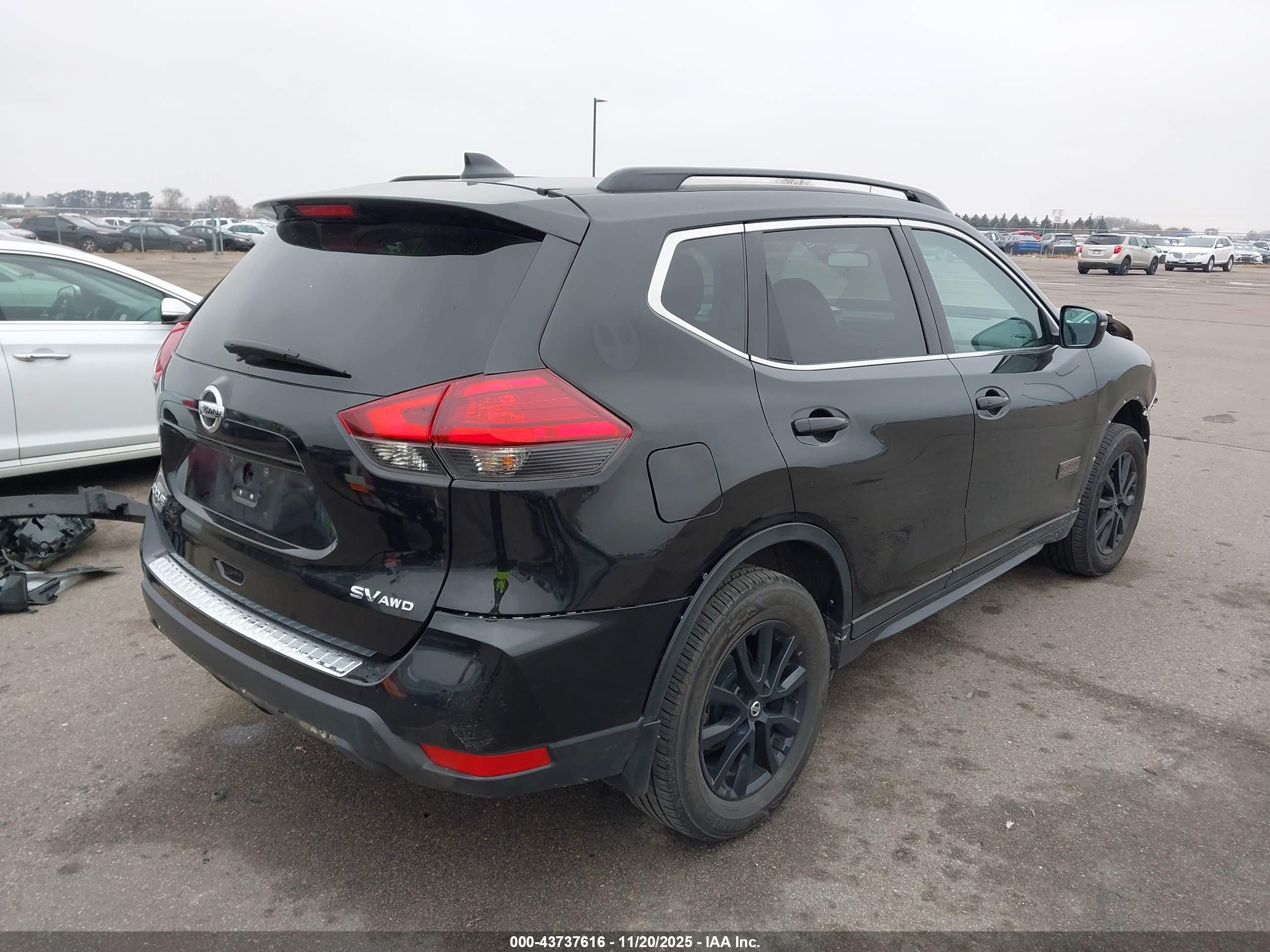 NISSAN ROGUE image 4