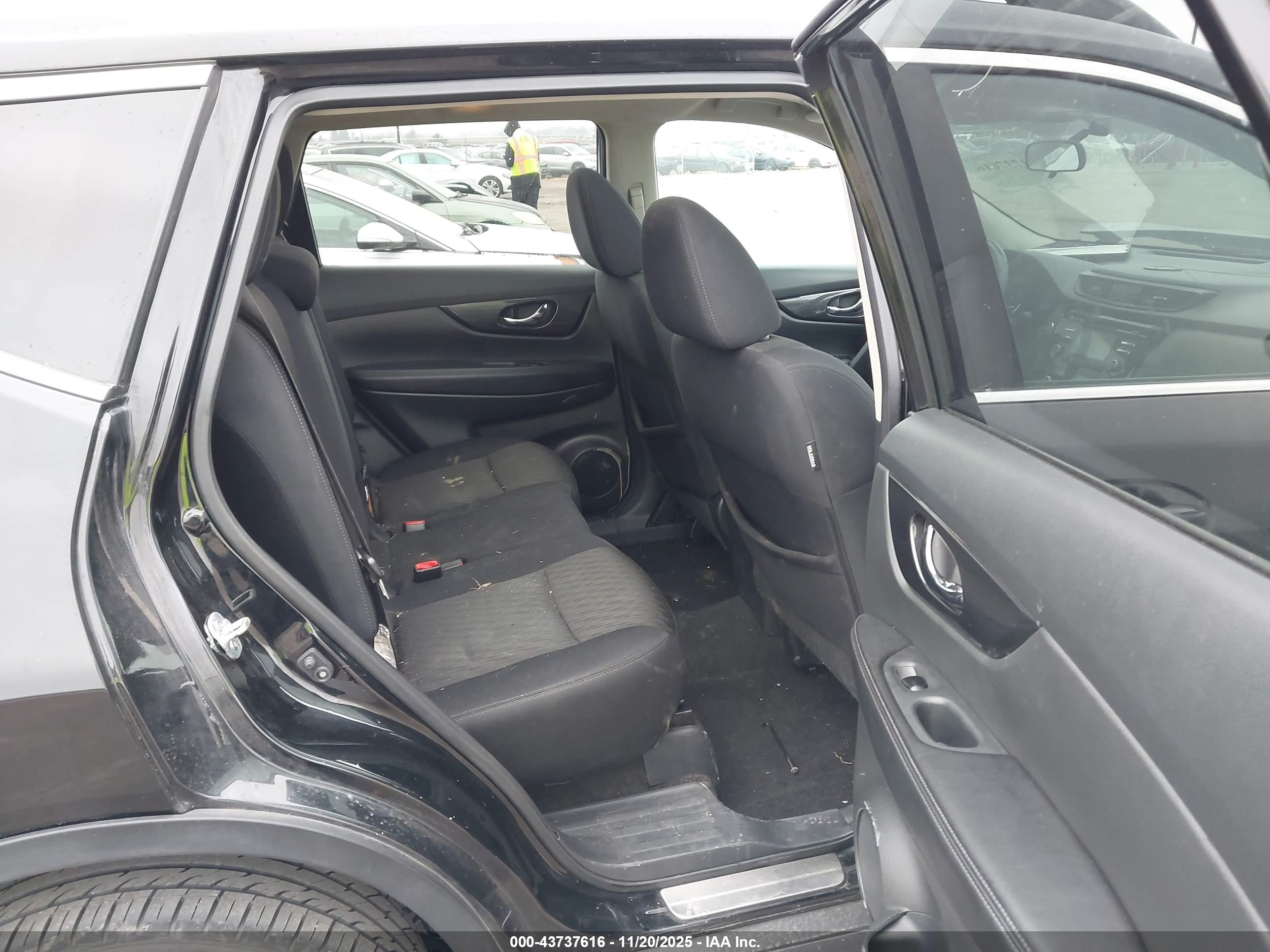 NISSAN ROGUE image 8