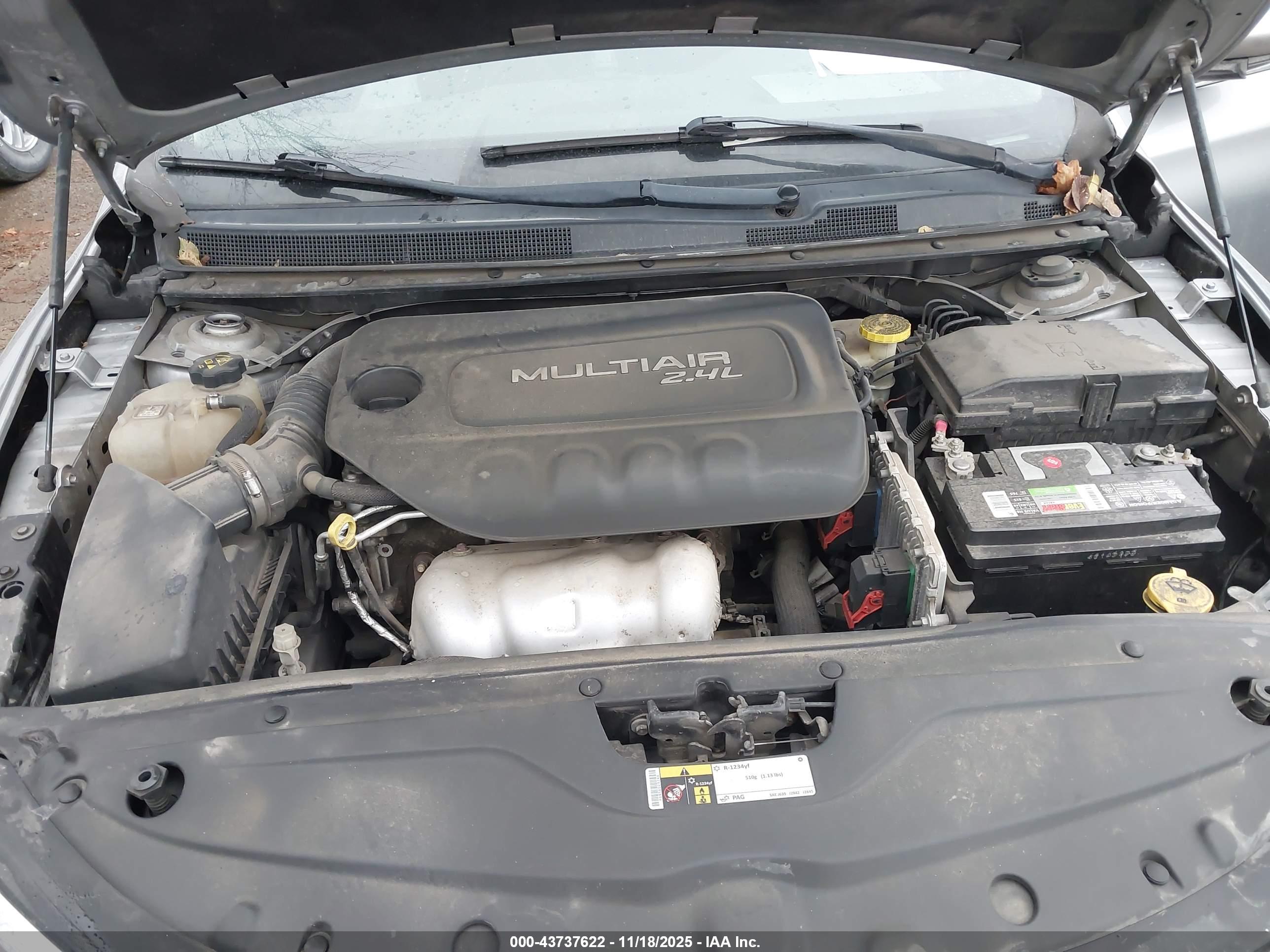 CHRYSLER 200 image 10