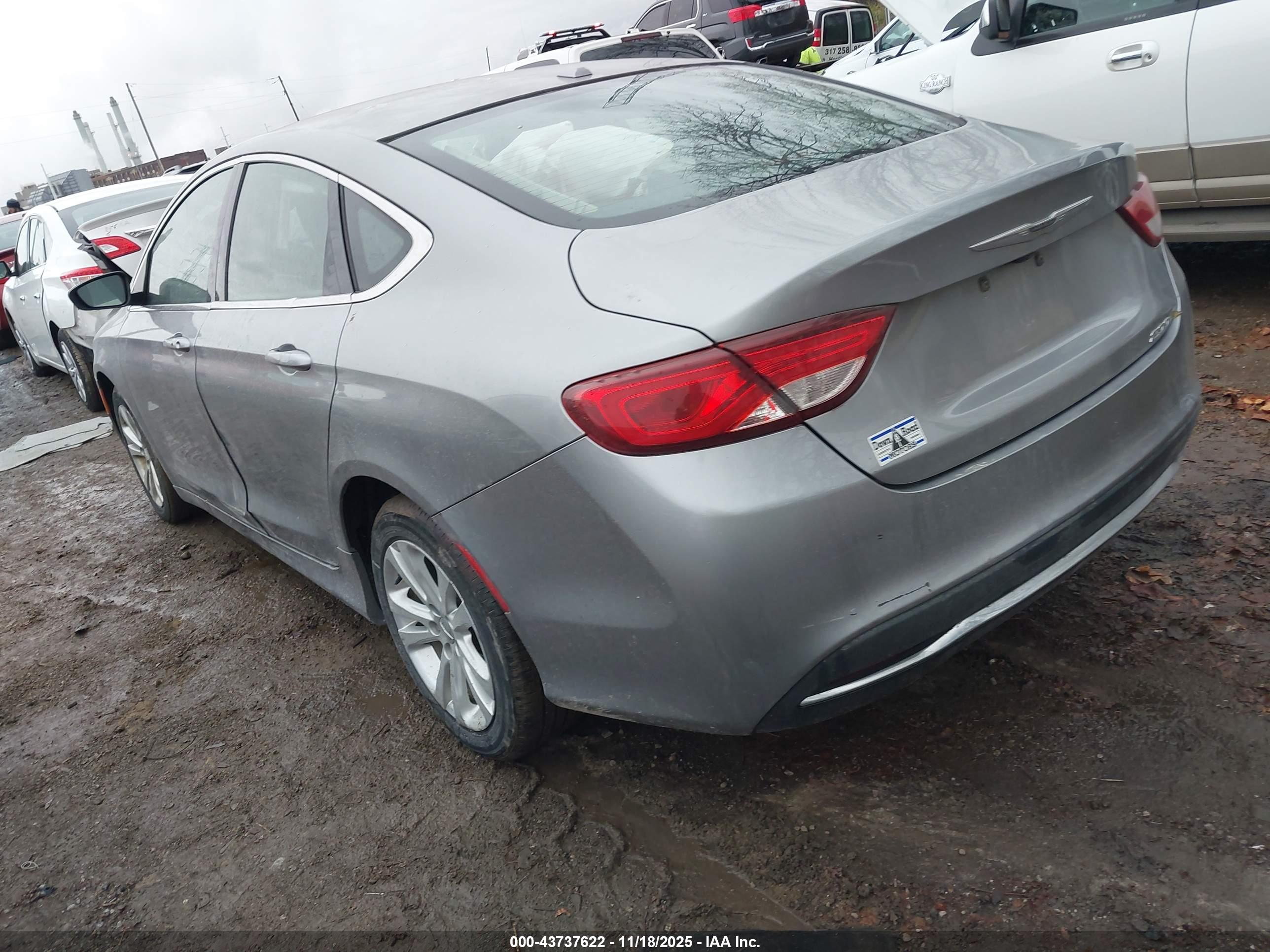 CHRYSLER 200 image 3