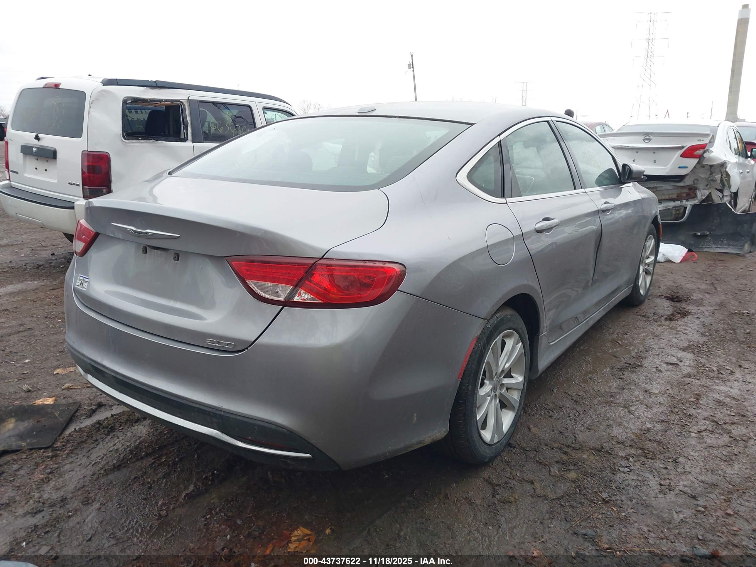 CHRYSLER 200 image 4