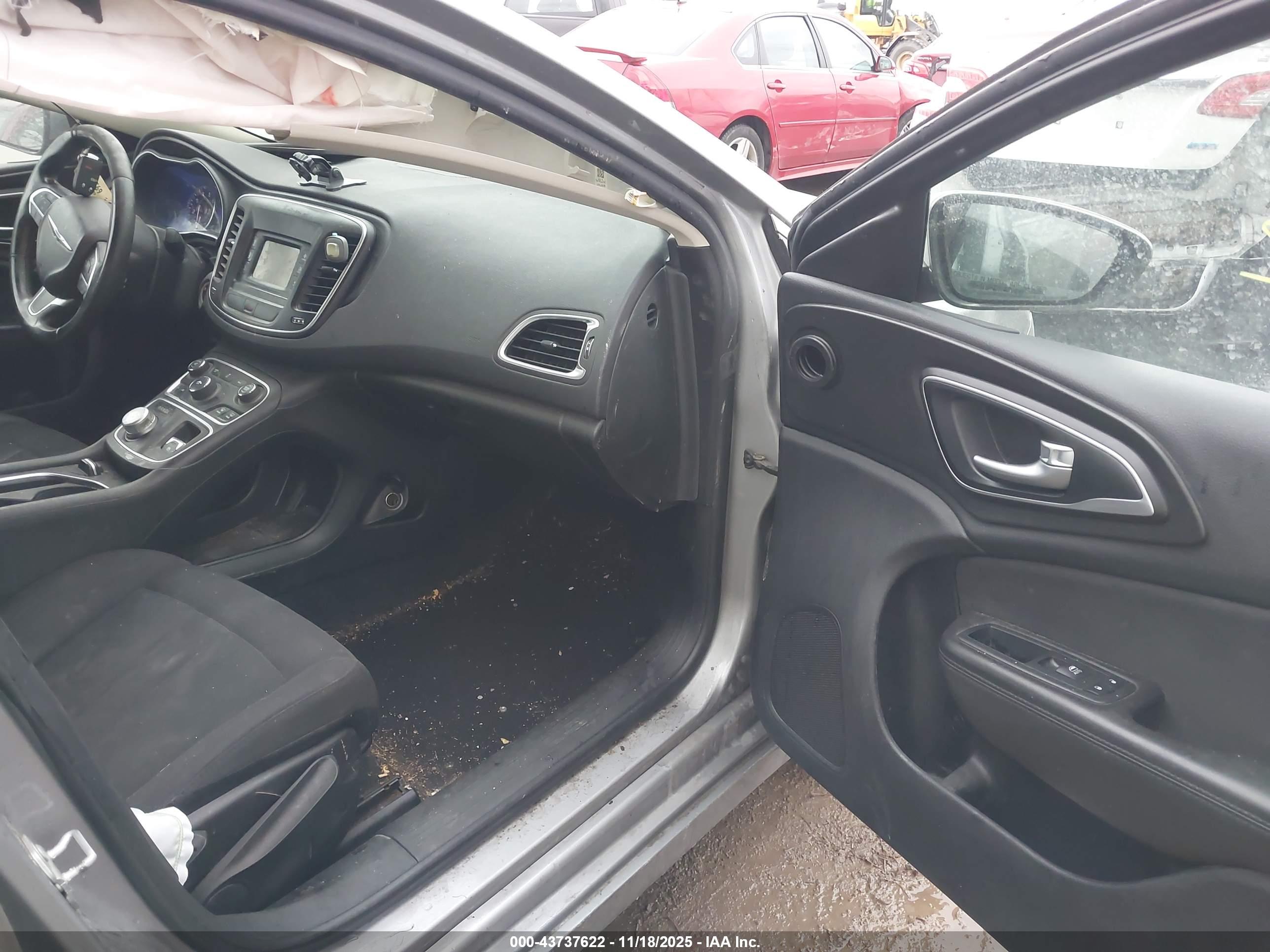 CHRYSLER 200 image 5