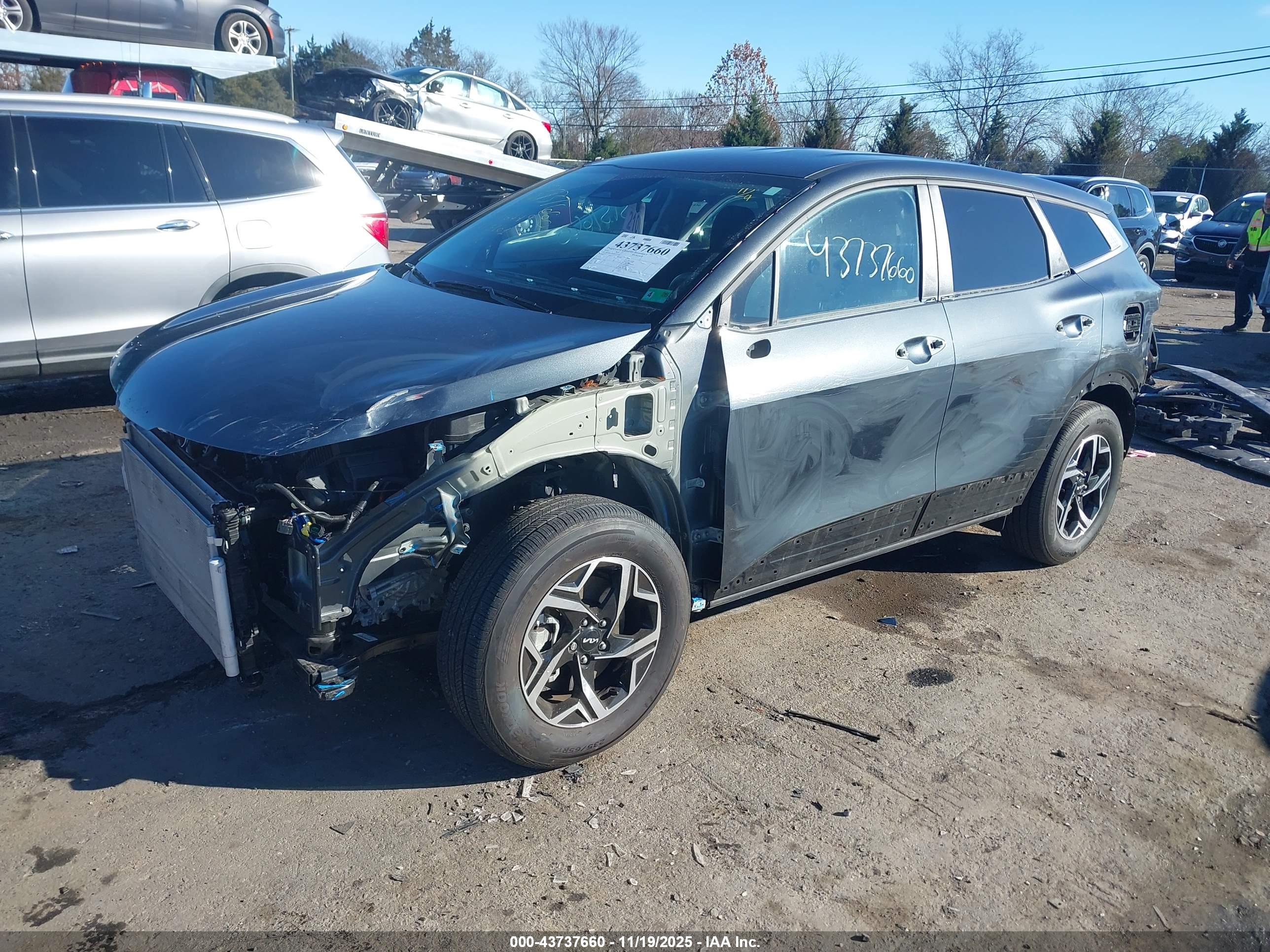 KIA SPORTAGE image 2