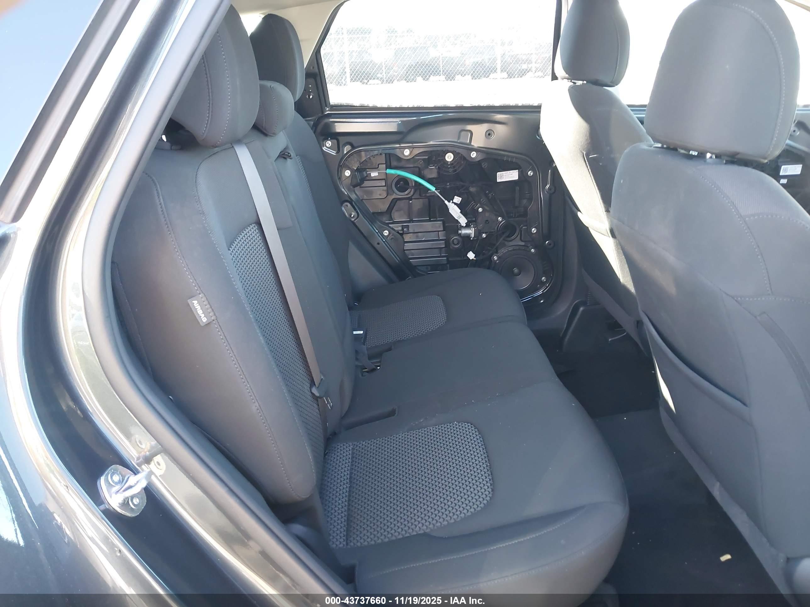 KIA SPORTAGE image 8