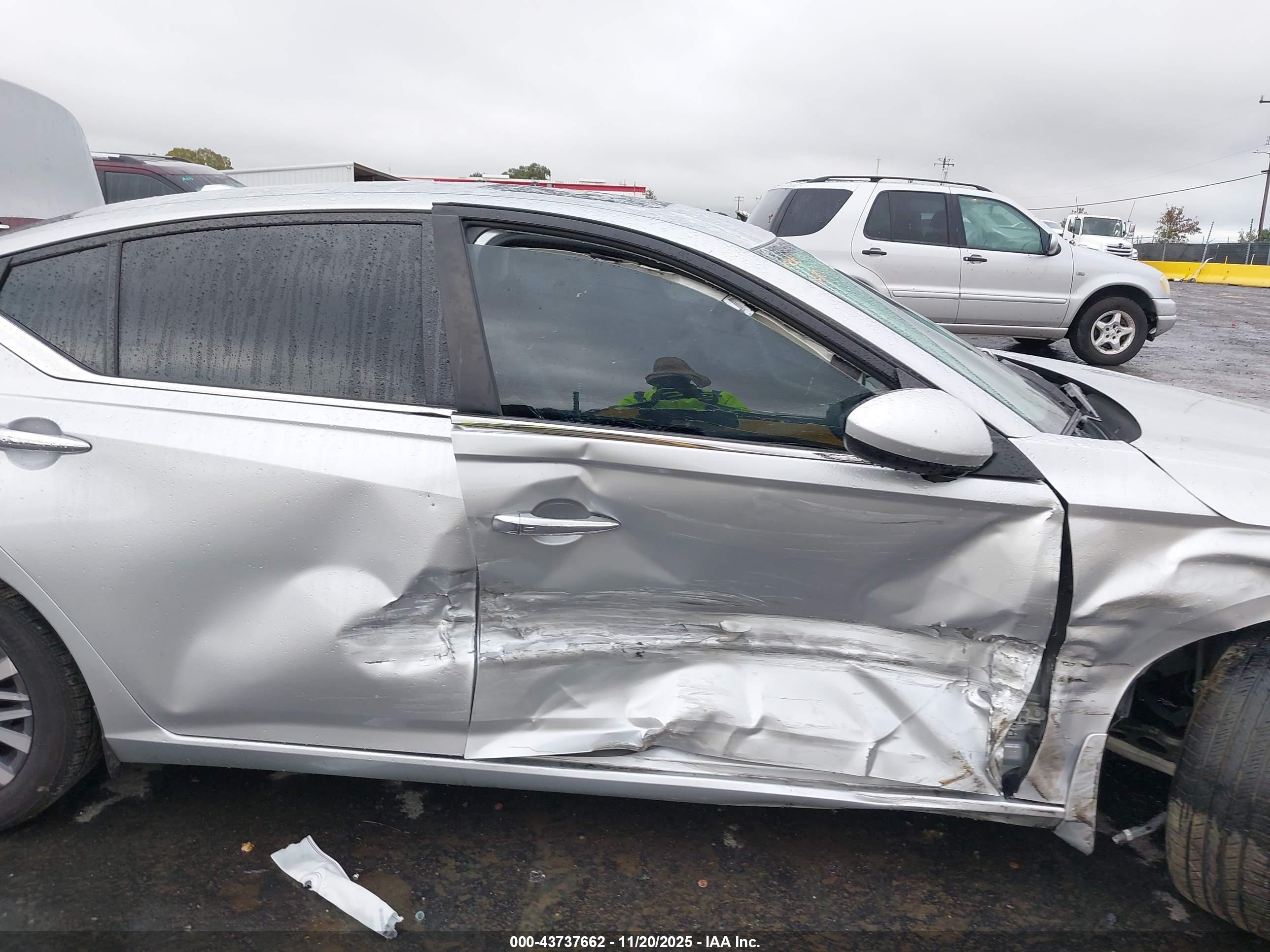 NISSAN ALTIMA image 6