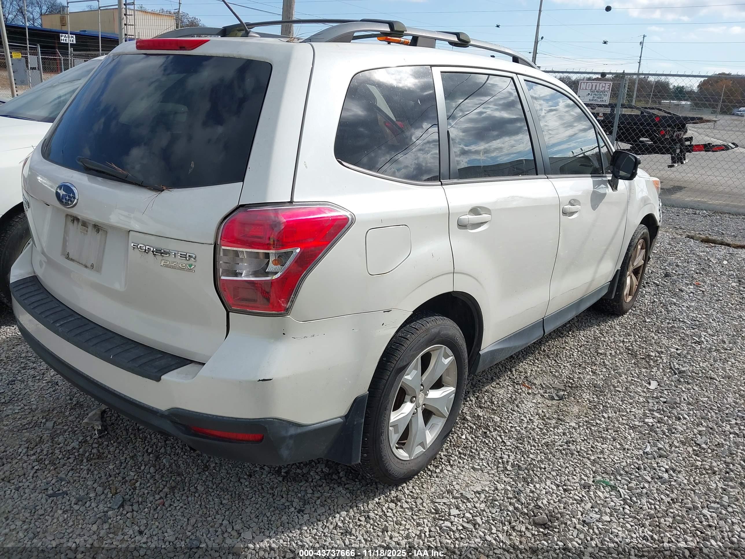 SUBARU FORESTER image 4